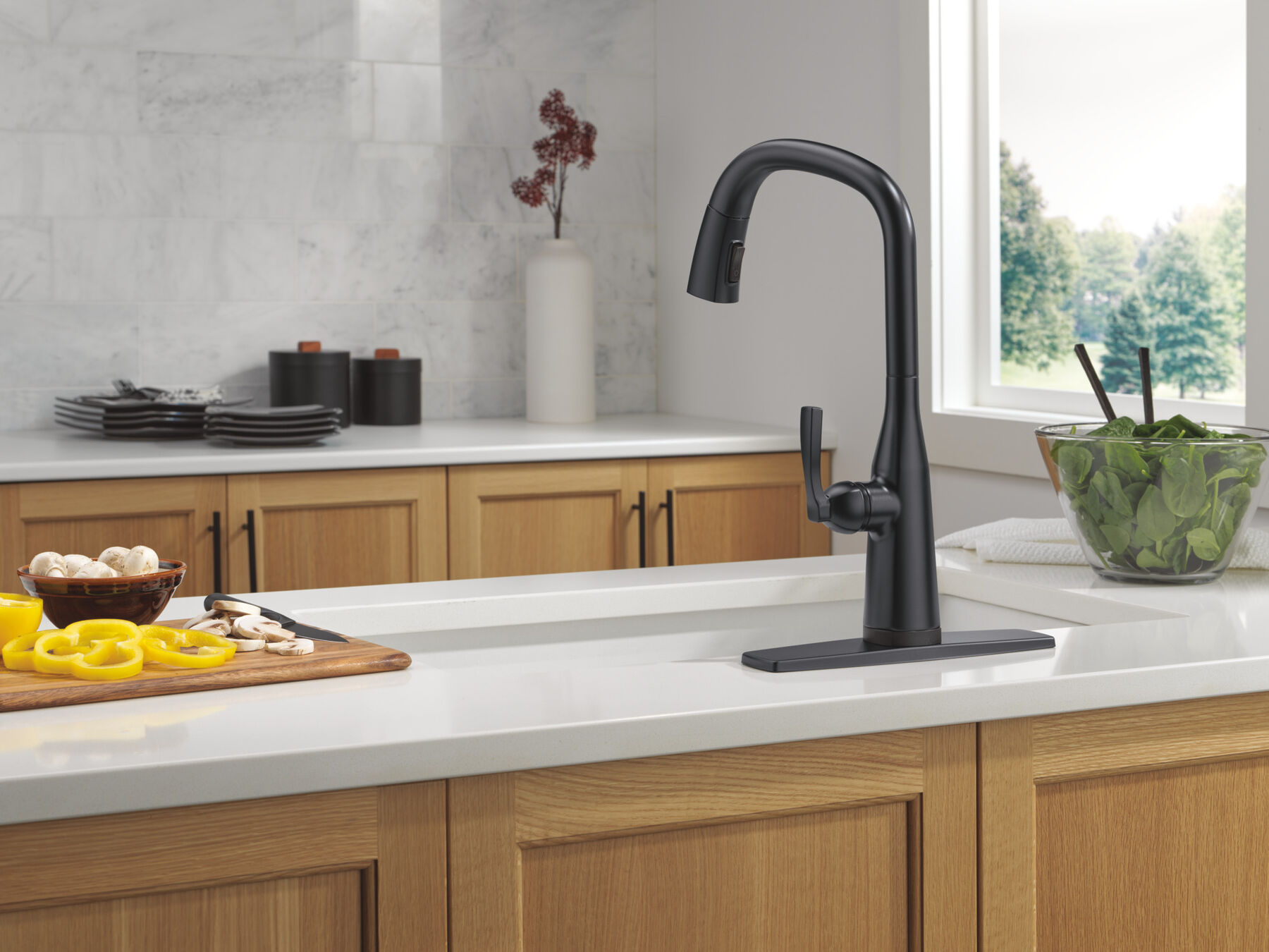 Touch<sub>2</sub>O&reg; Technology Kitchen Faucet with Touchless Technology