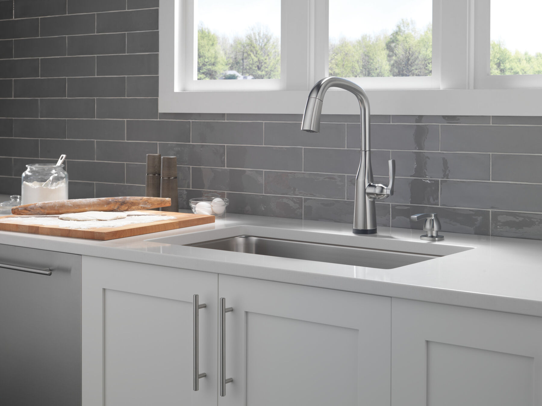 Single Handle Pull-Down Kitchen Faucet with Touch<sub>2</sub>O&reg; Technology