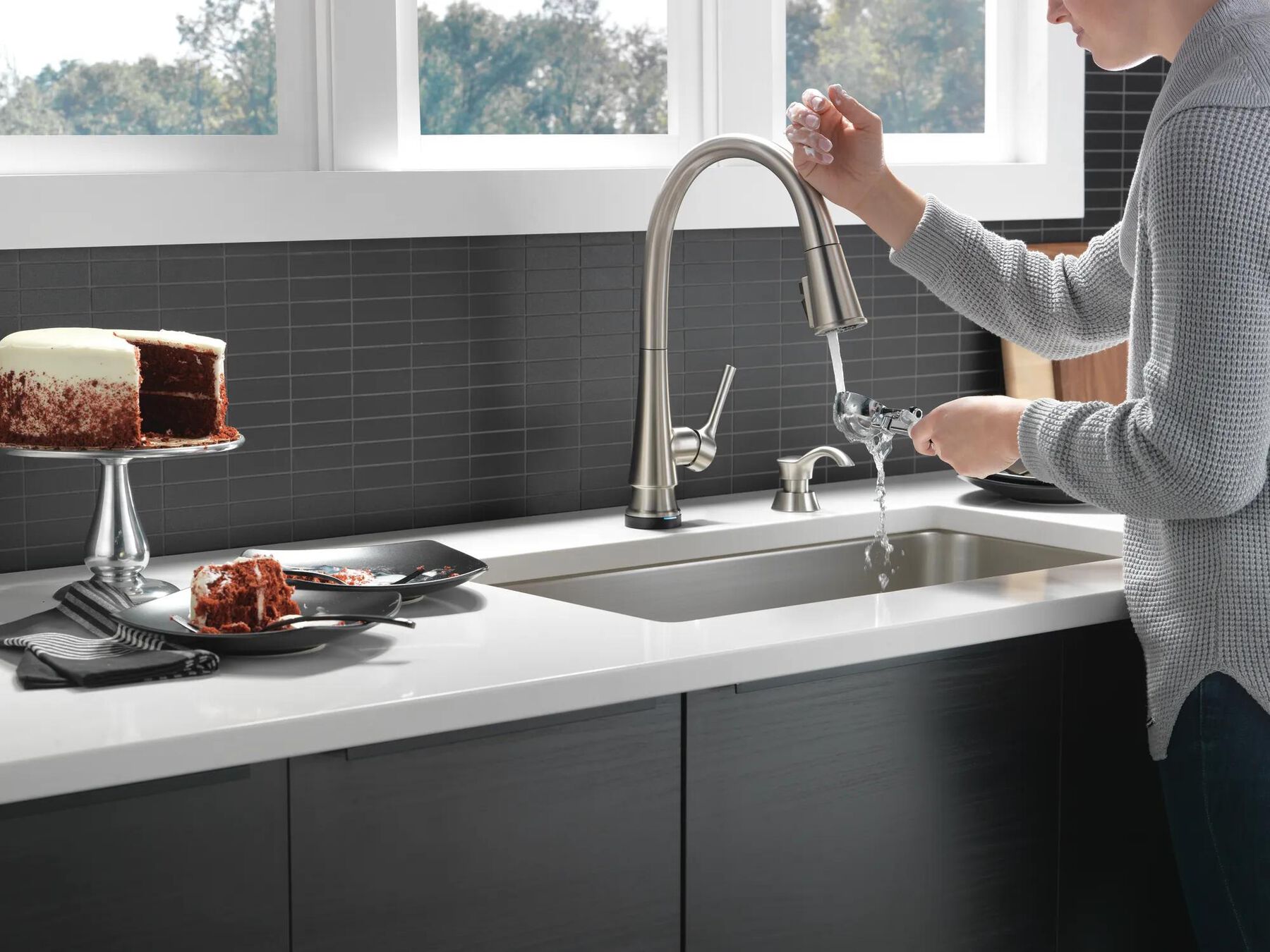 Single Handle Pull-Down Kitchen Faucet with Touch<sub>2</sub>O&reg; Technologyand Soap Dispenser (Recertified)