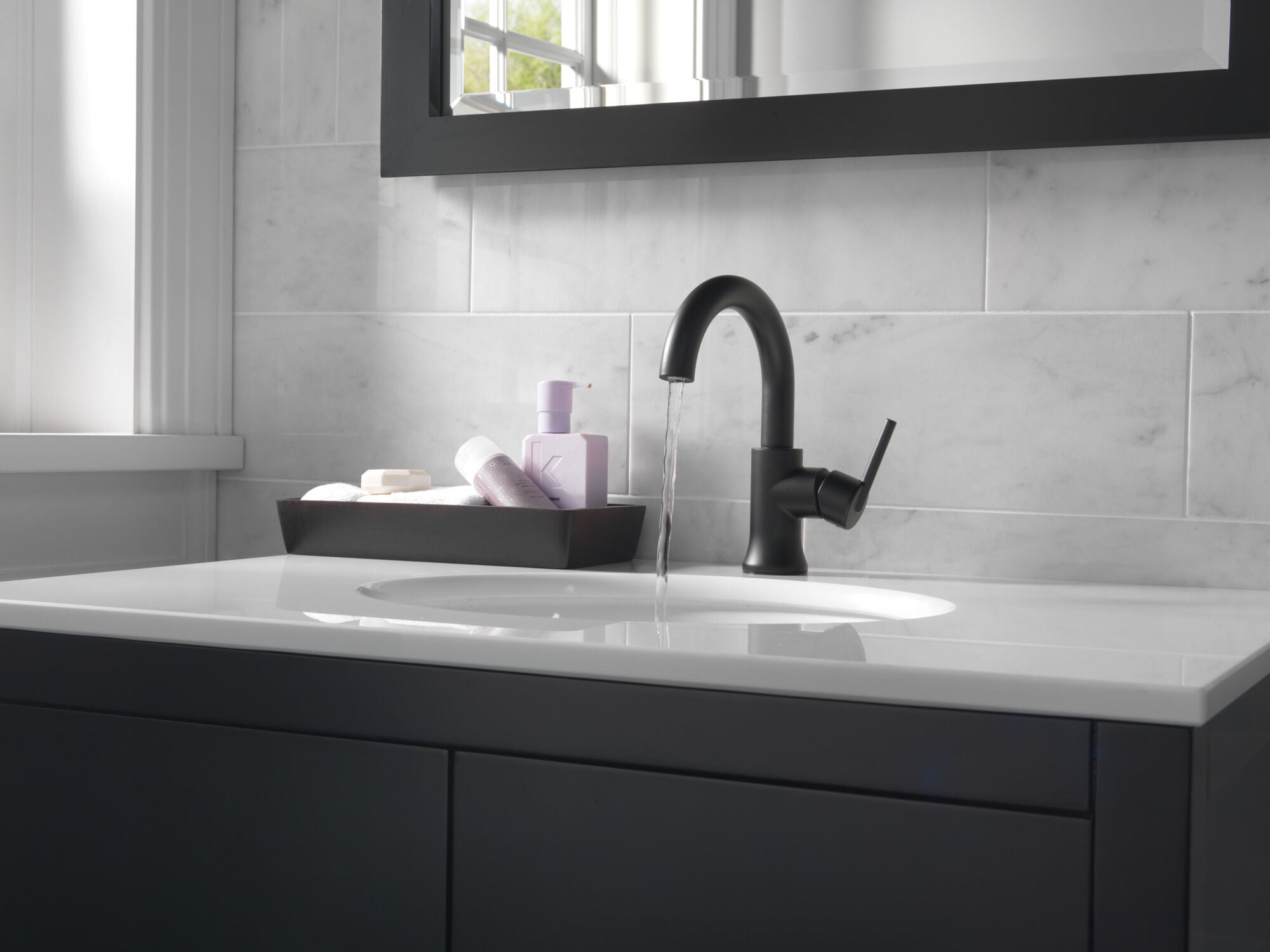 Single Handle Bathroom Faucet in Matte Black 559HAR-BL-DST | Delta