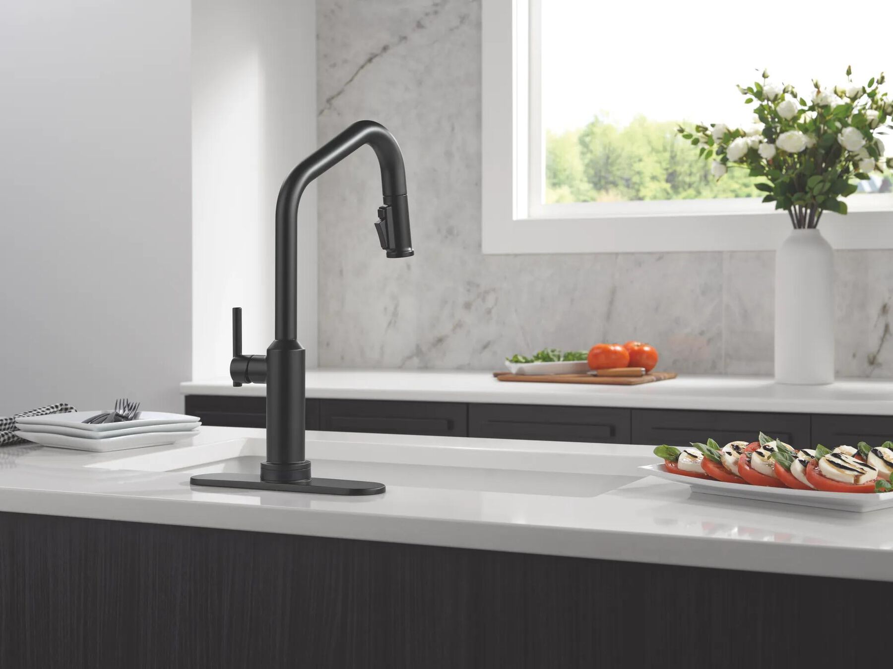 Touch2O&reg; Technology Kitchen Faucet with Touchless Technology