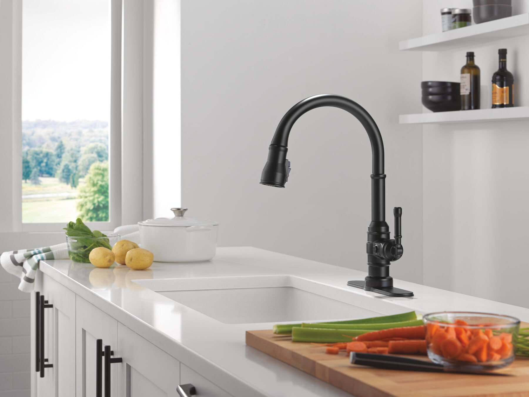 Touch<sub>2</sub>O&reg; Technology Kitchen Faucet with Touchless Technology