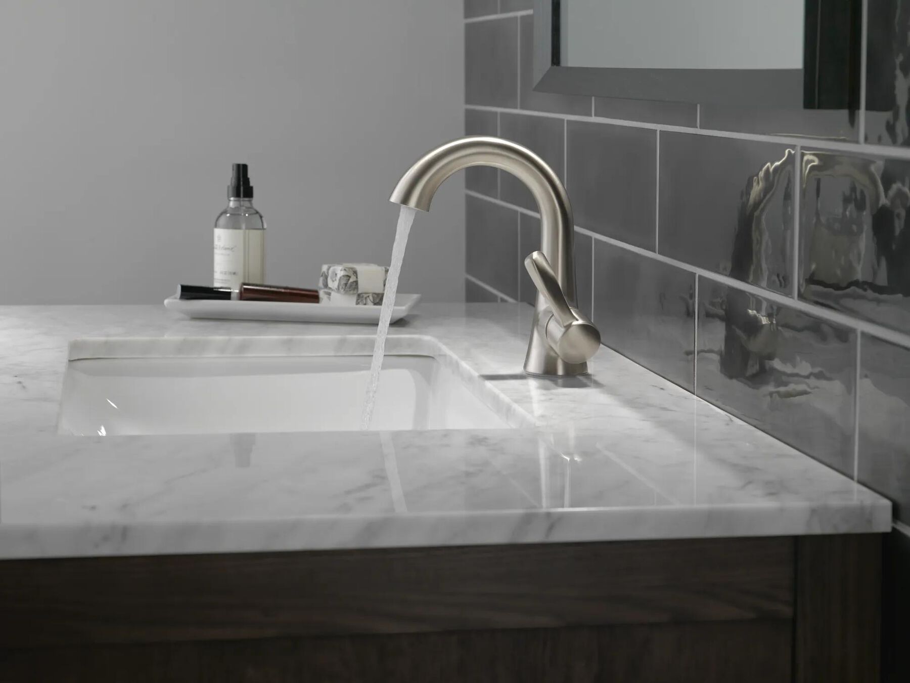 Single-Hole Bathroom Faucet (Recertified)