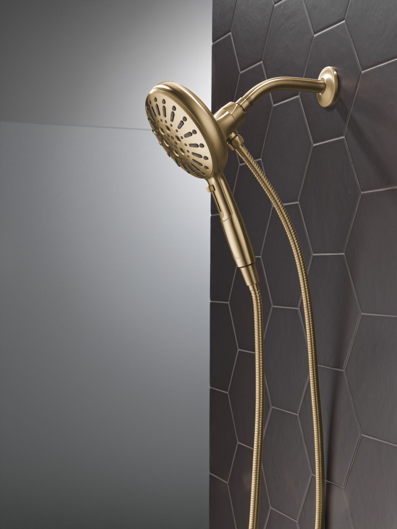 7-Setting SureDock&reg; Magnetic Hand Shower