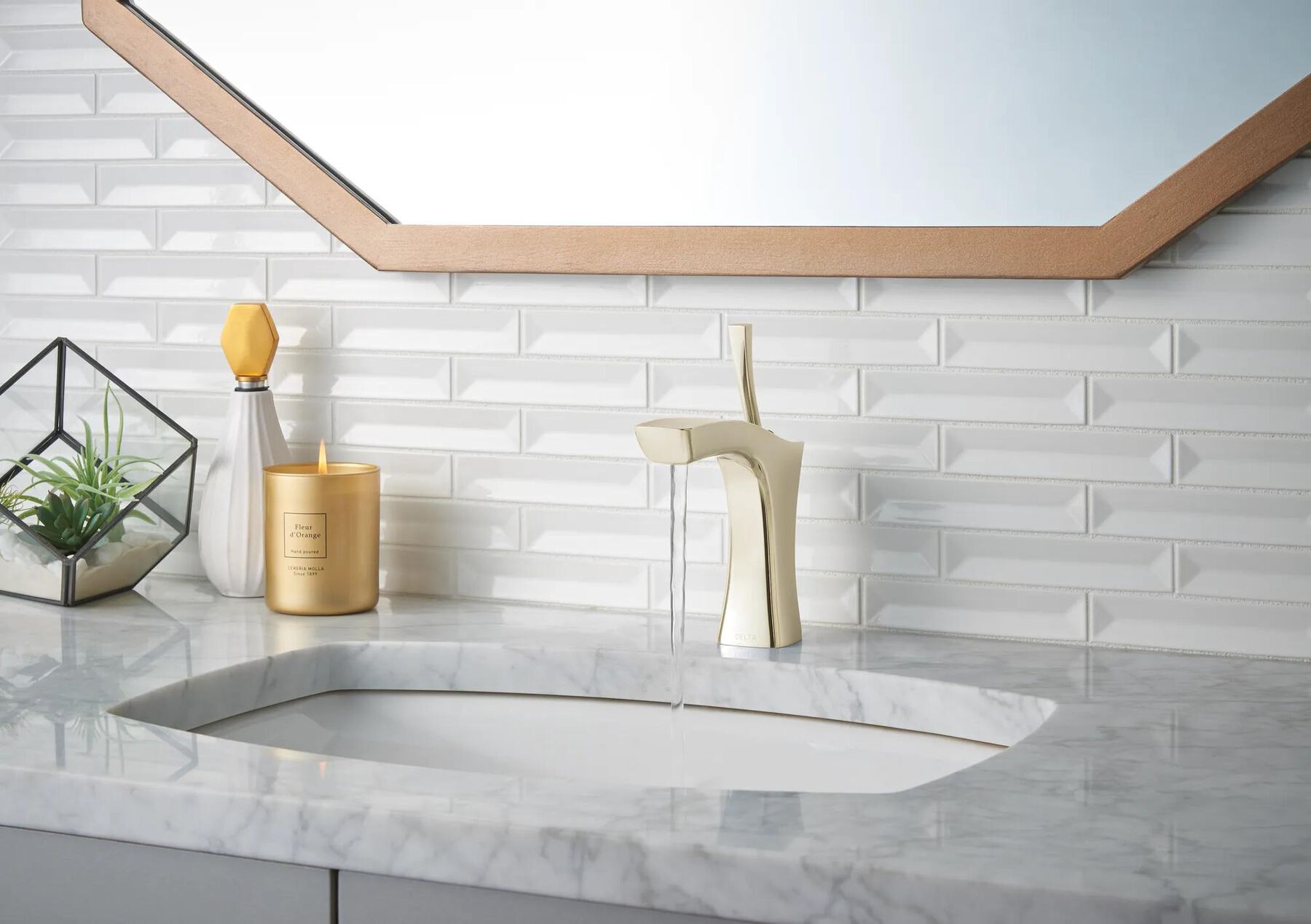 Single Handle Bathroom Faucet - Metal Pop-Up