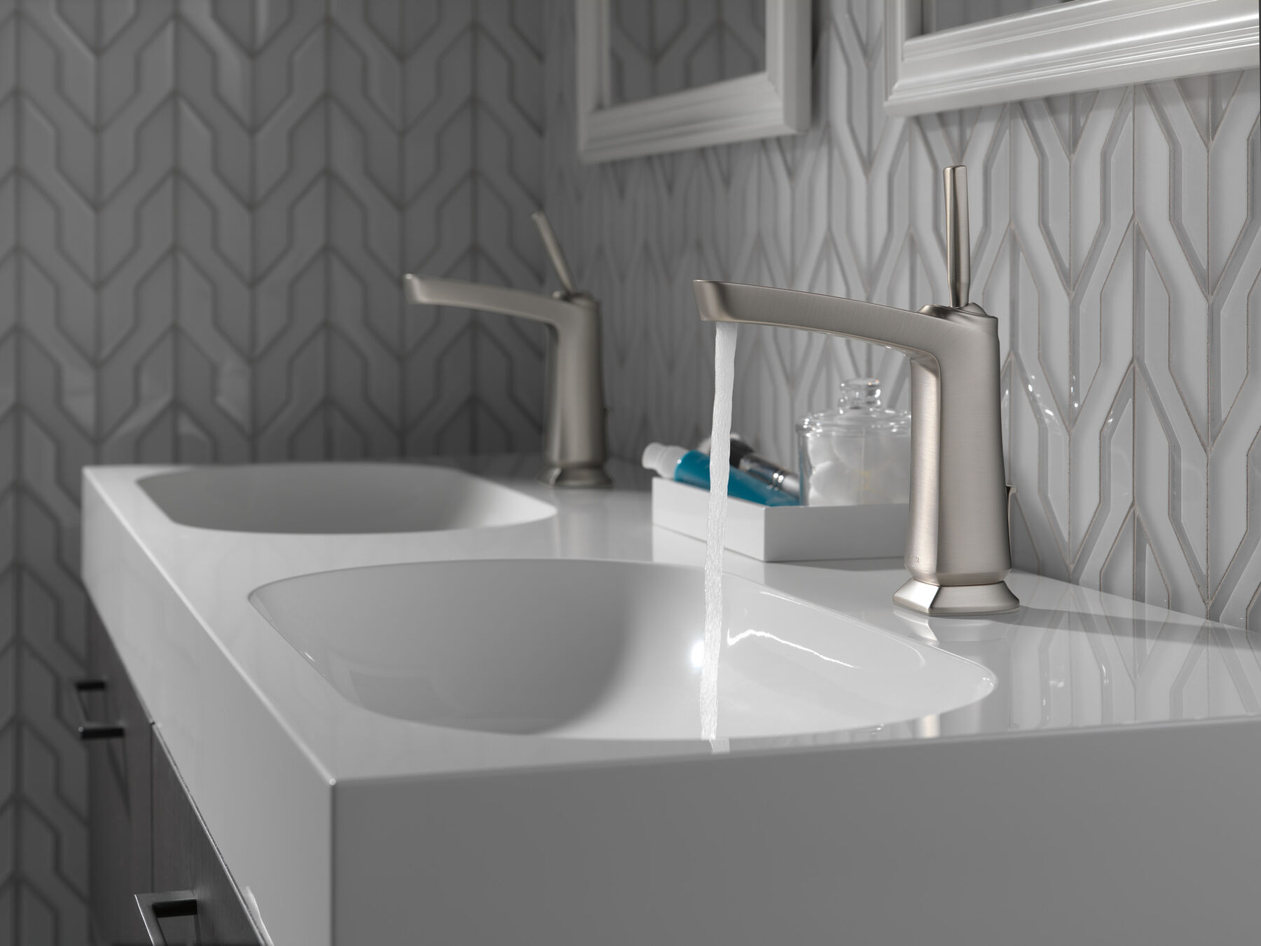 Single Handle Centerset Bathroom Faucet