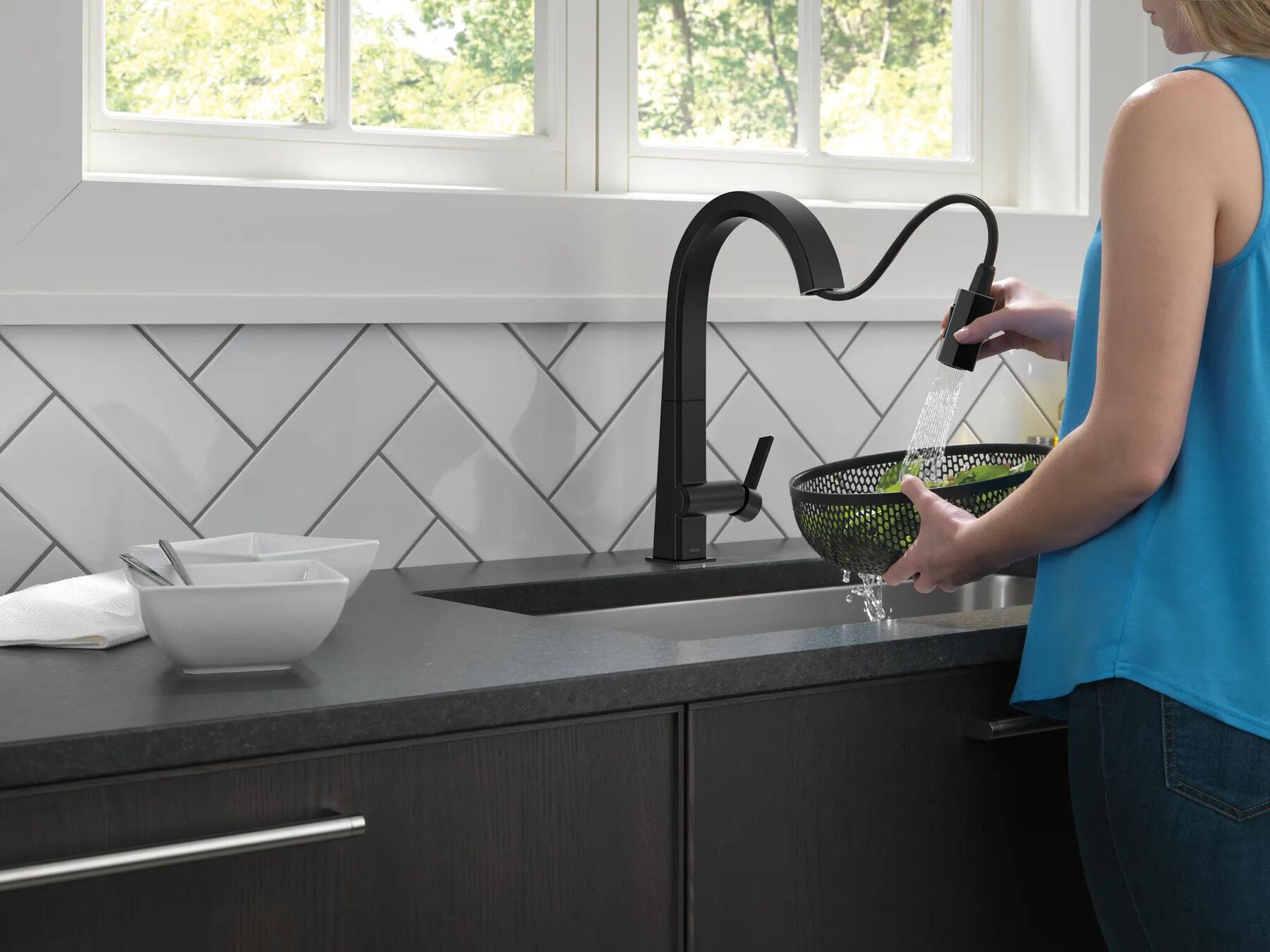 Single Handle Pull-Down Kitchen Faucet