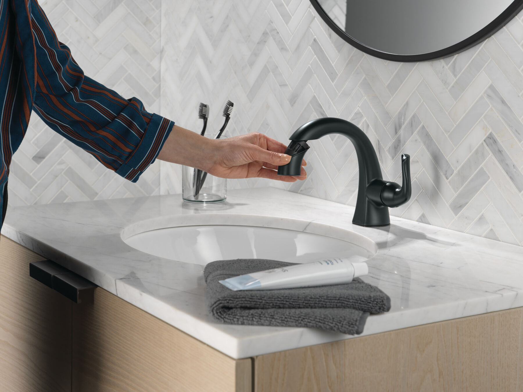 Single Handle Pull-Down Bathroom Faucet