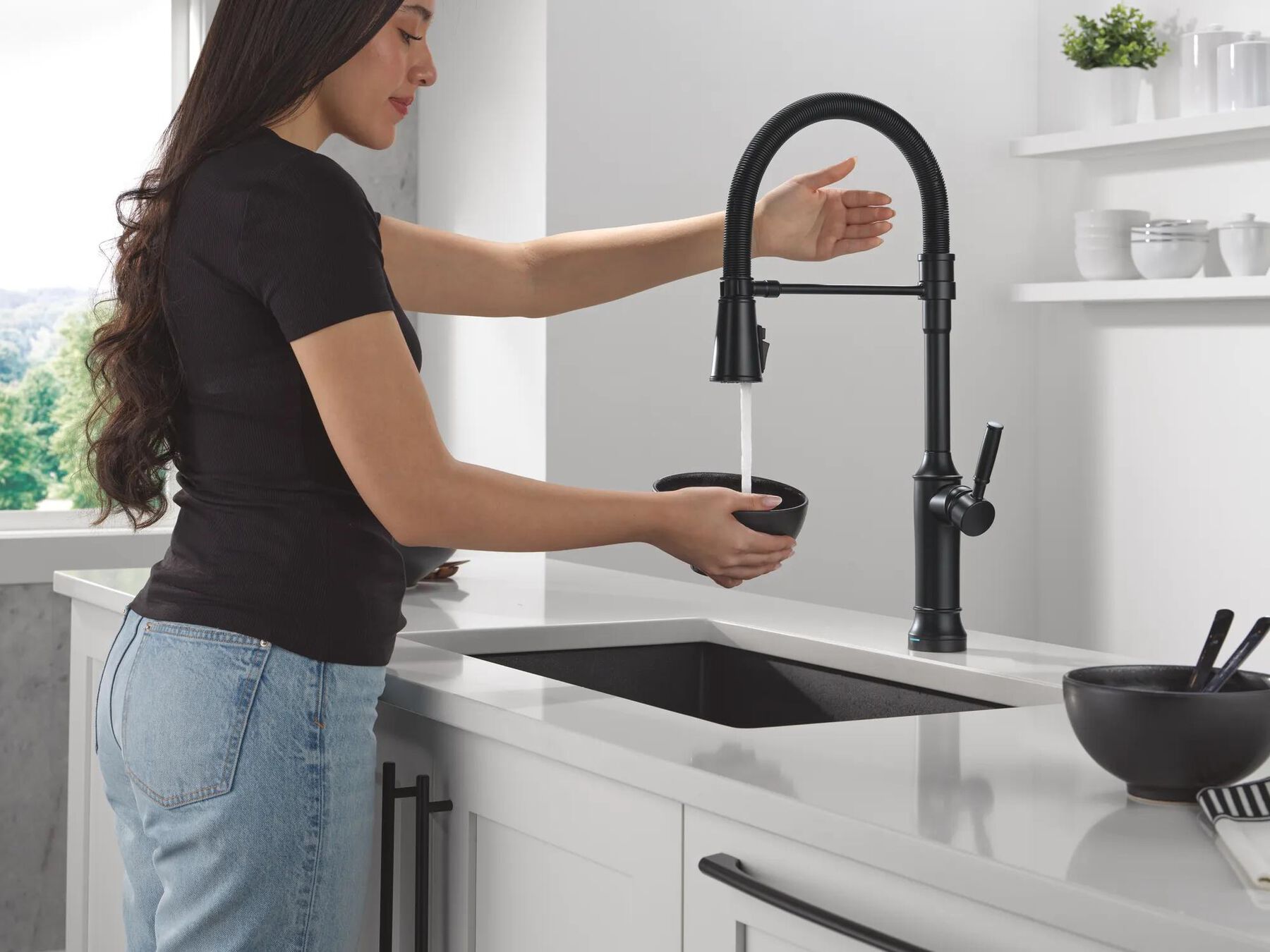 Touch2O&reg; Technology Kitchen Faucet with Touchless Technology