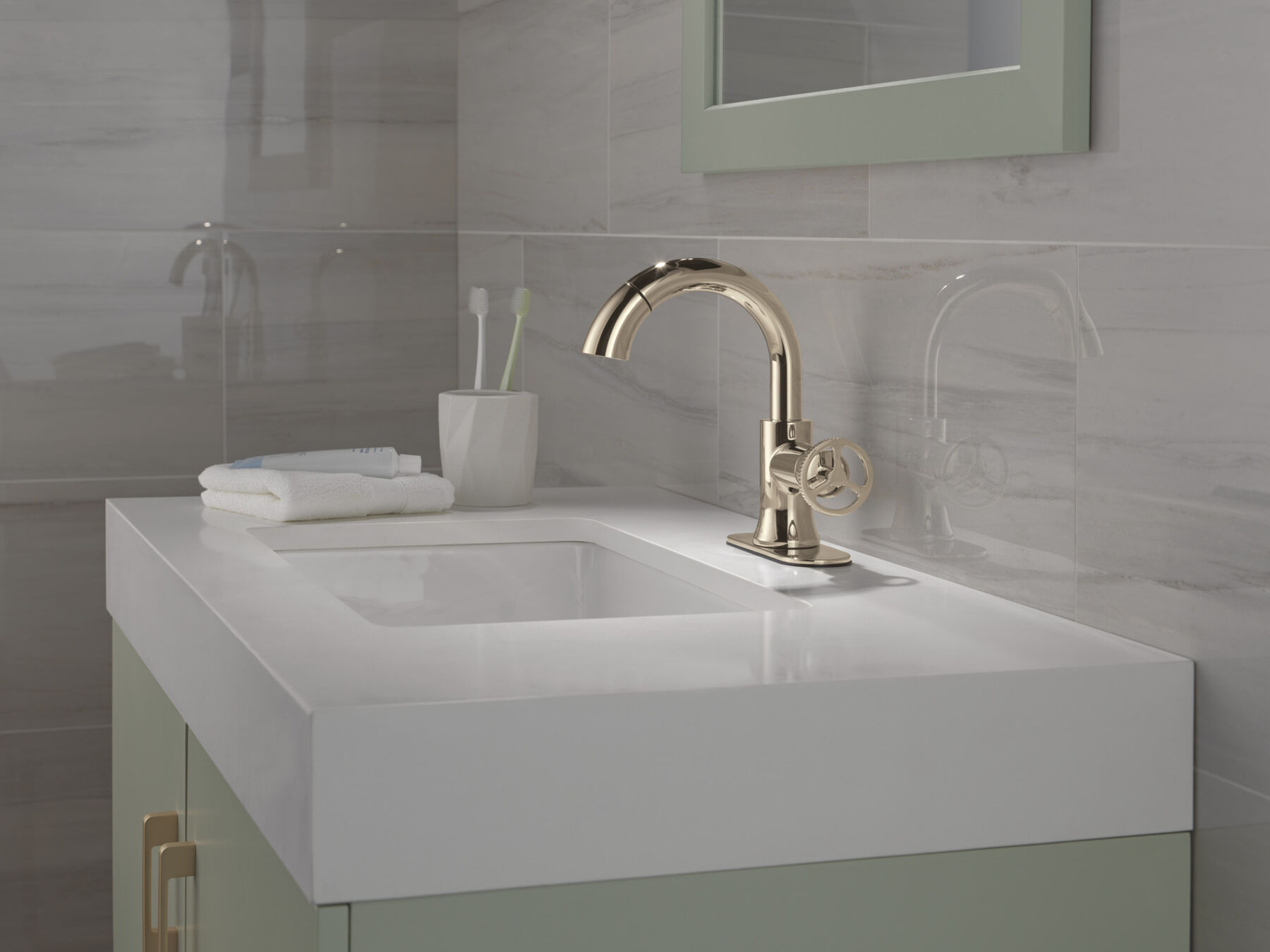 Single Handle Pull-Down Bathroom Faucet