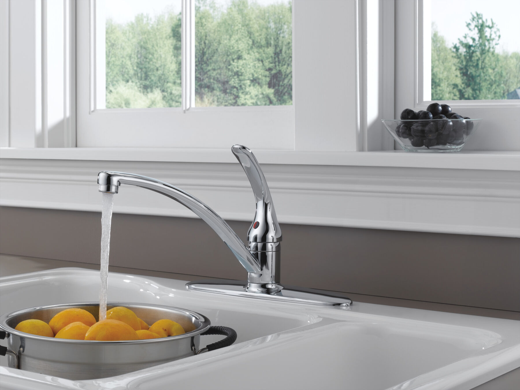 Single Handle Kitchen Faucet (Recertified)