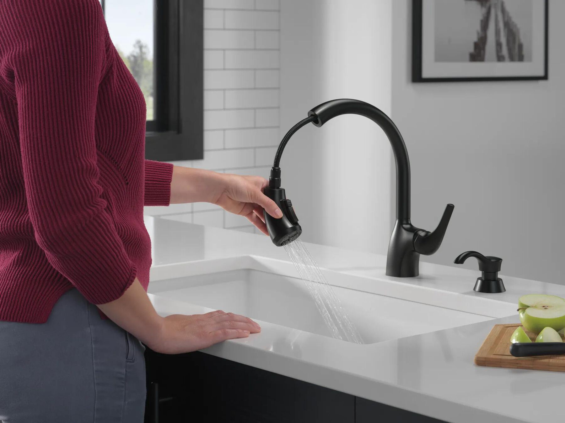 Single Handle Pull-Out Kitchen Faucet