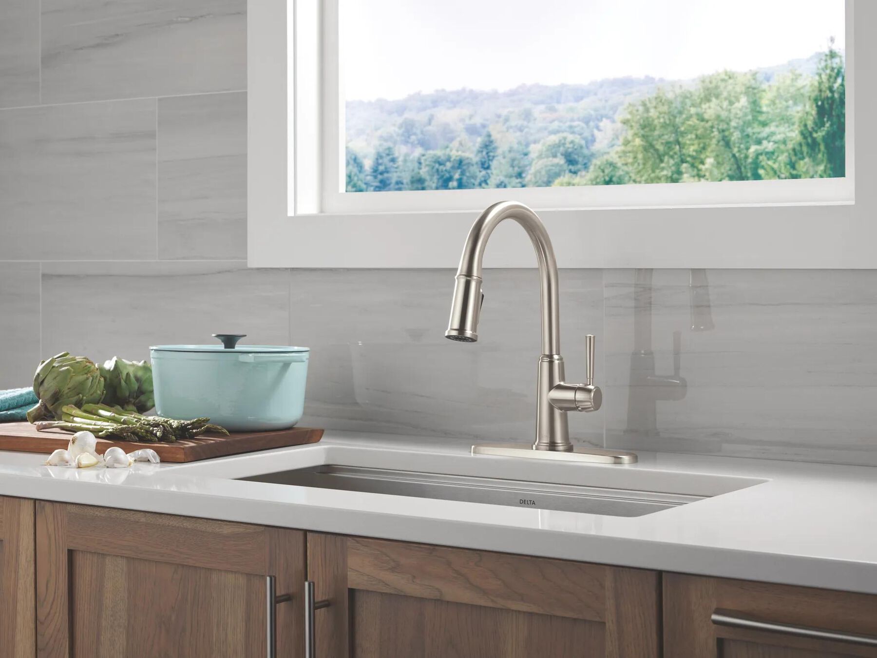 Single Handle Pull-Down Kitchen Faucet