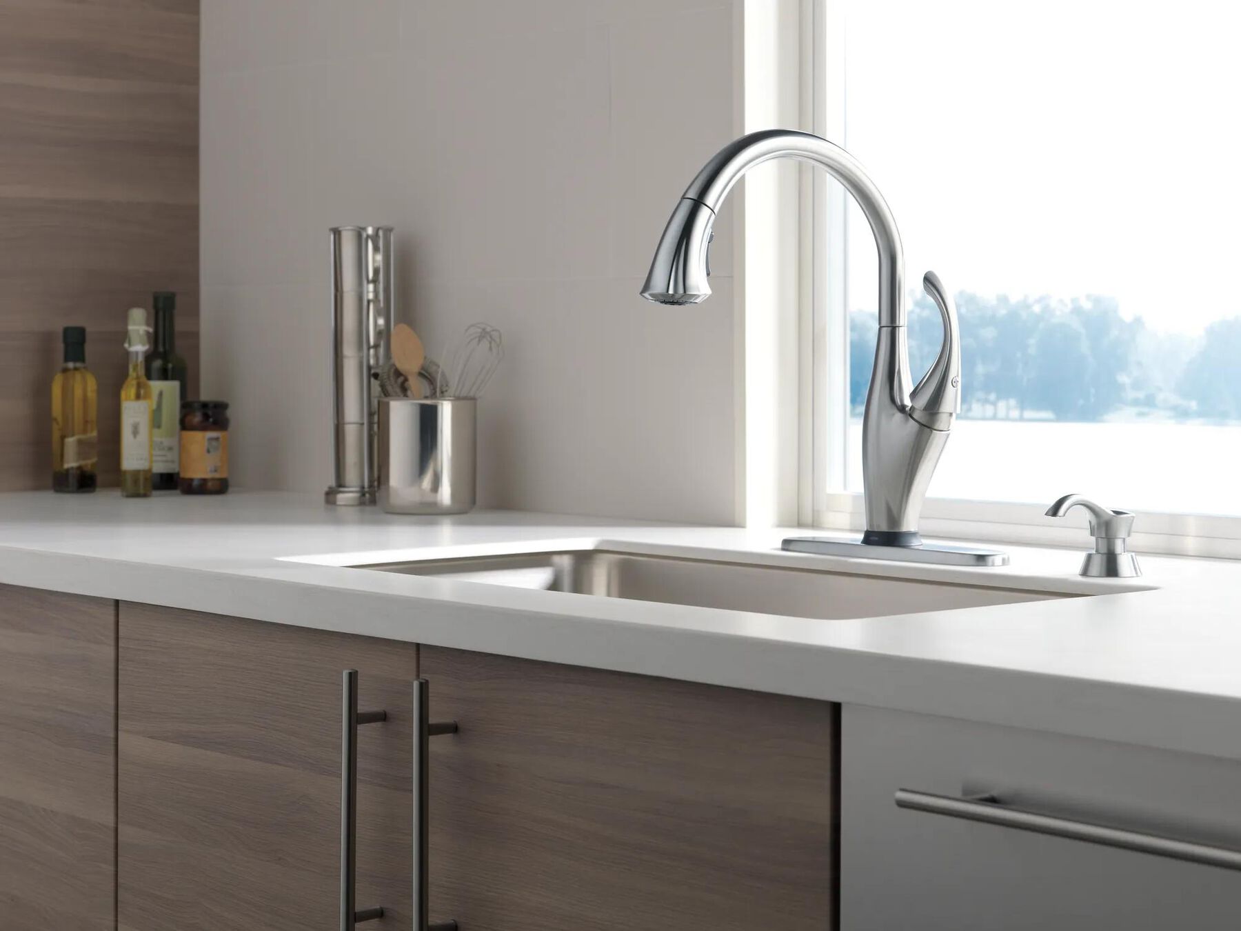 Single Handle Pull-Down Kitchen Faucet with Touch<sub>2</sub>O&reg; Technology and Soap Dispenser