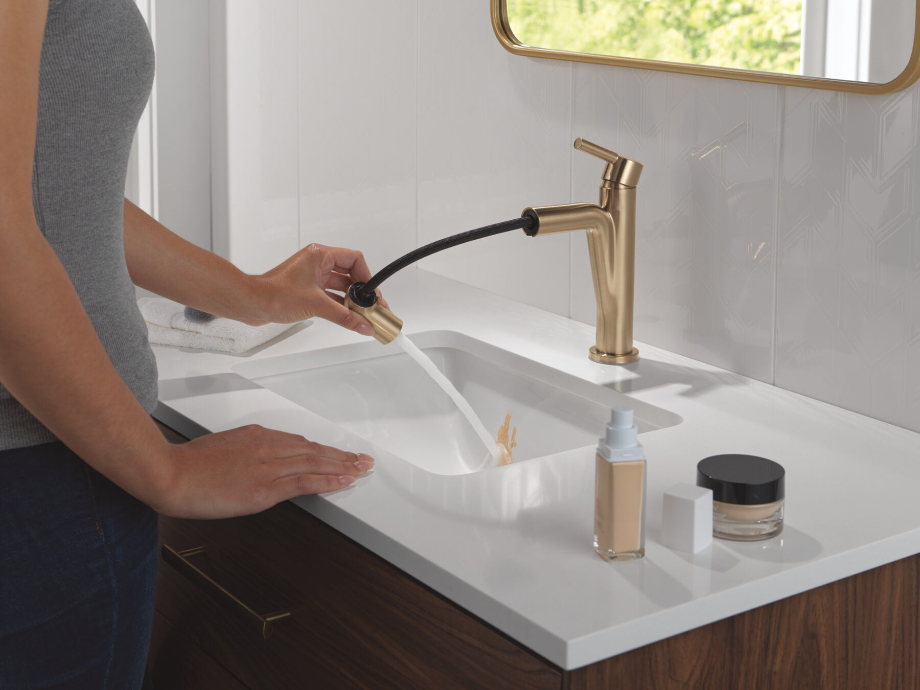 Single Handle Pull-Down Bathroom Faucet