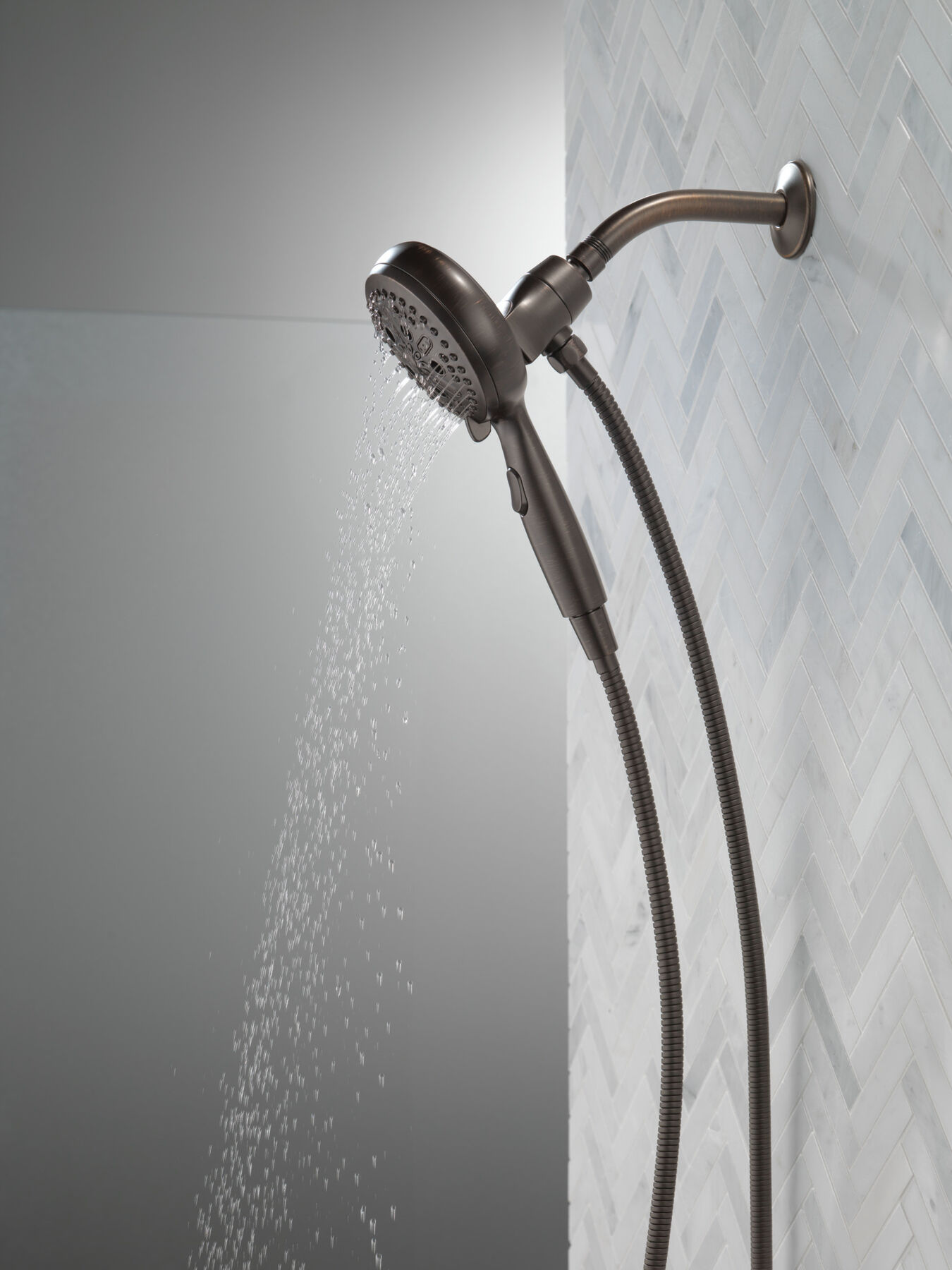 7-Setting SureDock&reg; Magnetic Hand Shower
