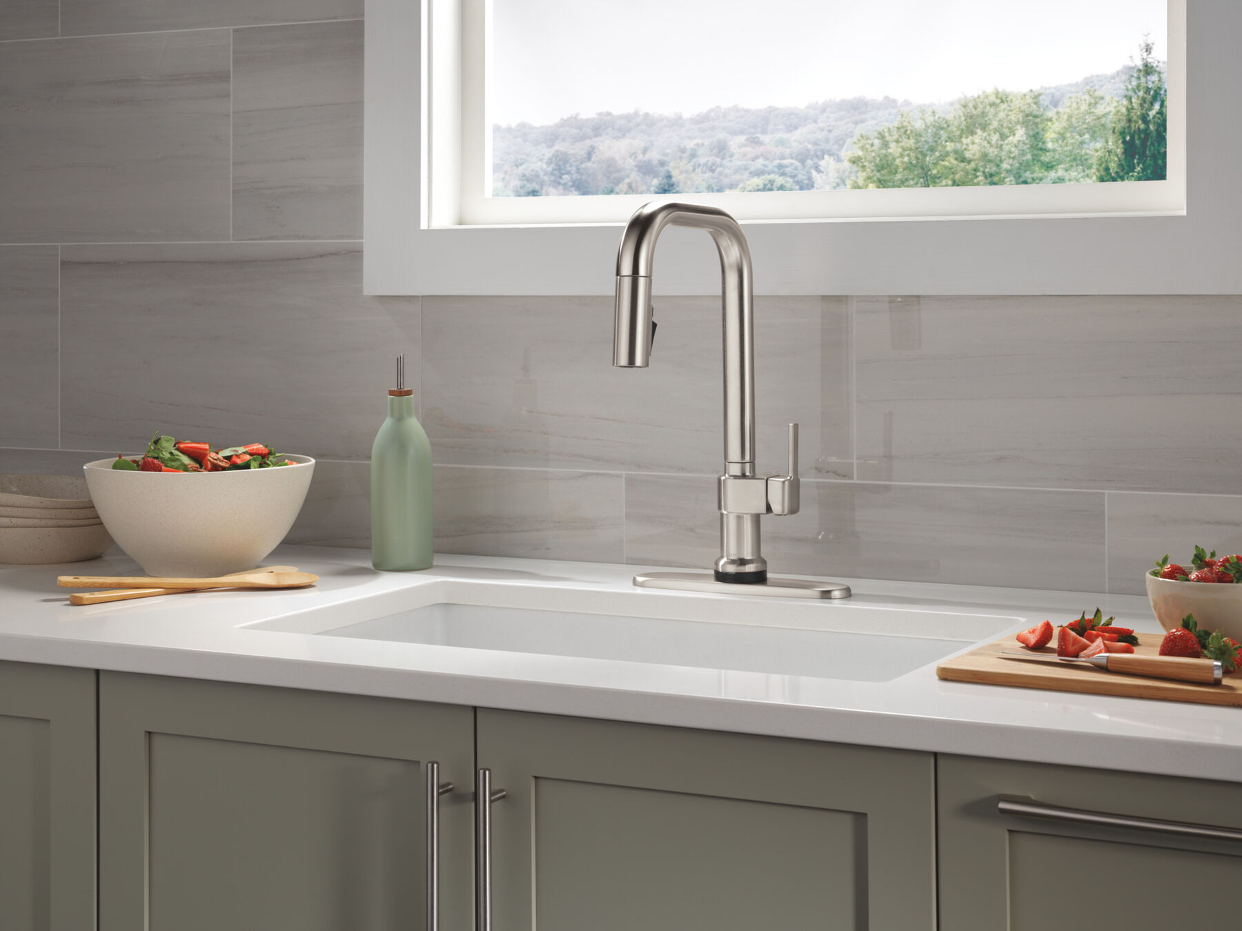 Touch2O&reg; with Touchless Technology Single Handle Pull-Down Kitchen Faucet