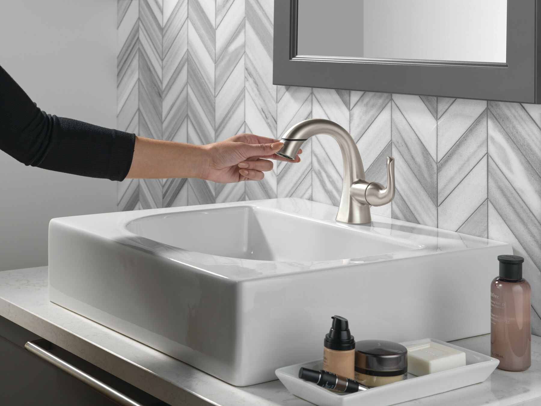 Single Handle Pull-Down Bathroom Faucet