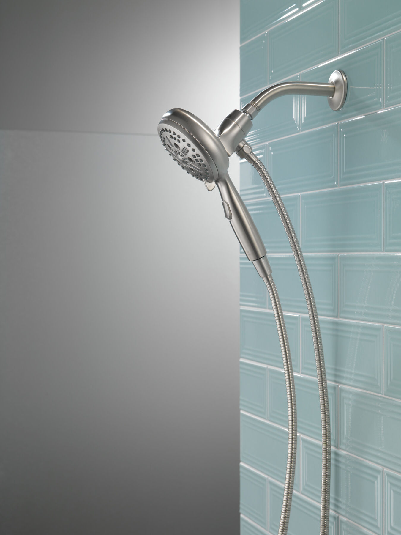 7-Setting SureDock&reg; Magnetic Hand Shower