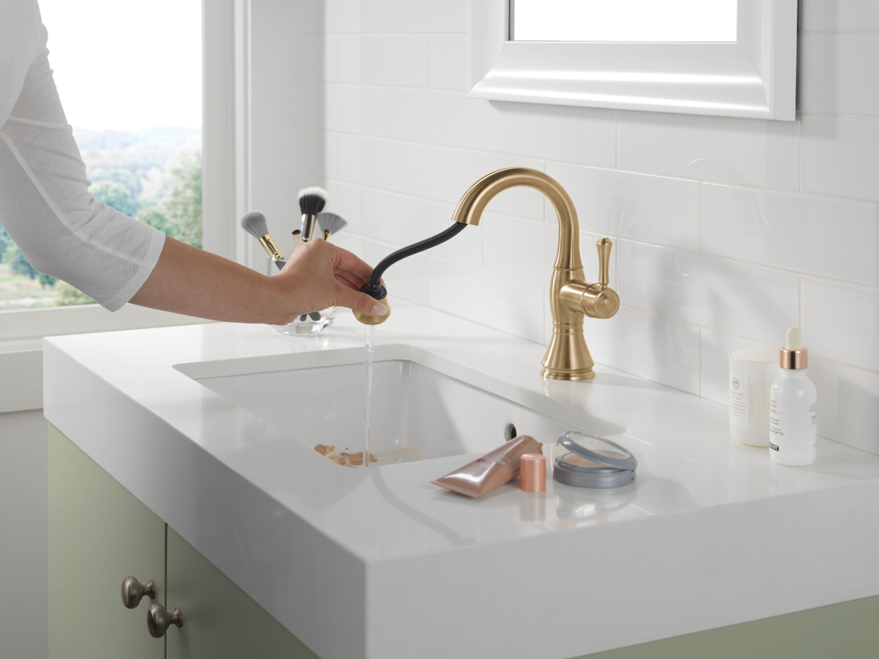 Single Handle Pull Down Bathroom Faucet (Recertified)