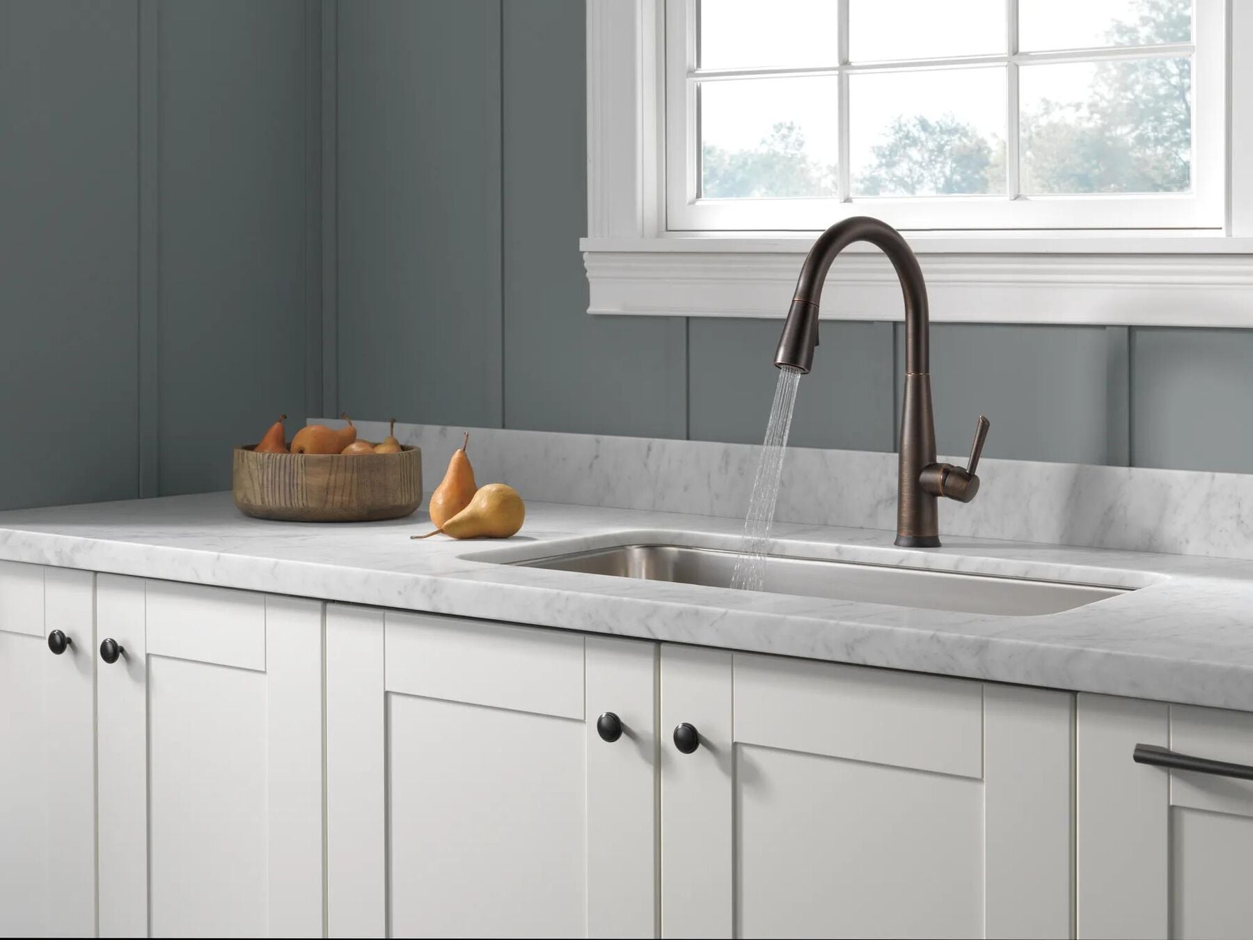 Single Handle Pull-Down Kitchen Faucet with Touch<sub>2</sub>O&reg; Technology