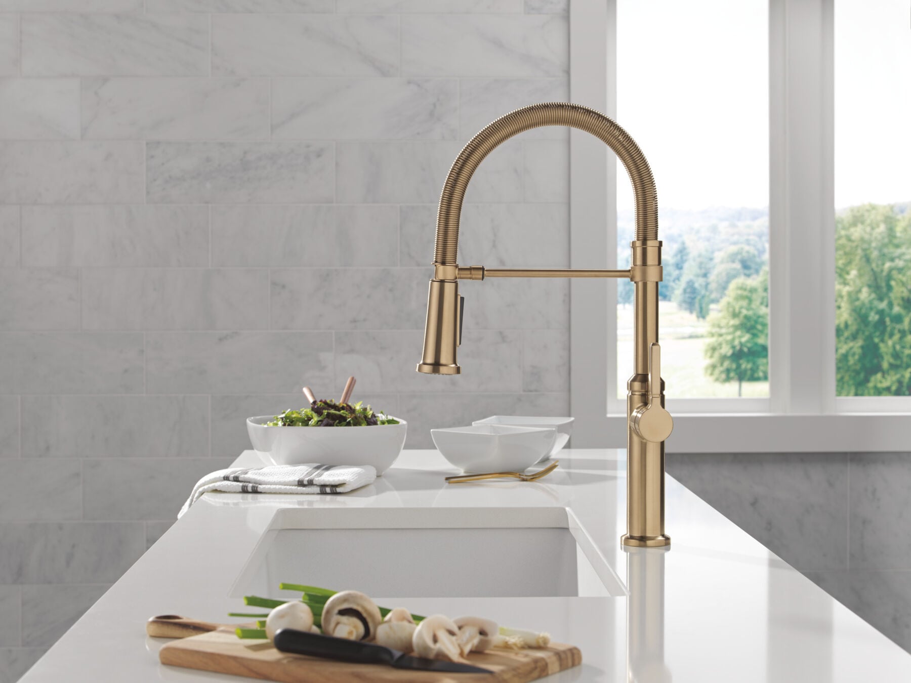 Single Handle Pull-Down Spring Kitchen Faucet