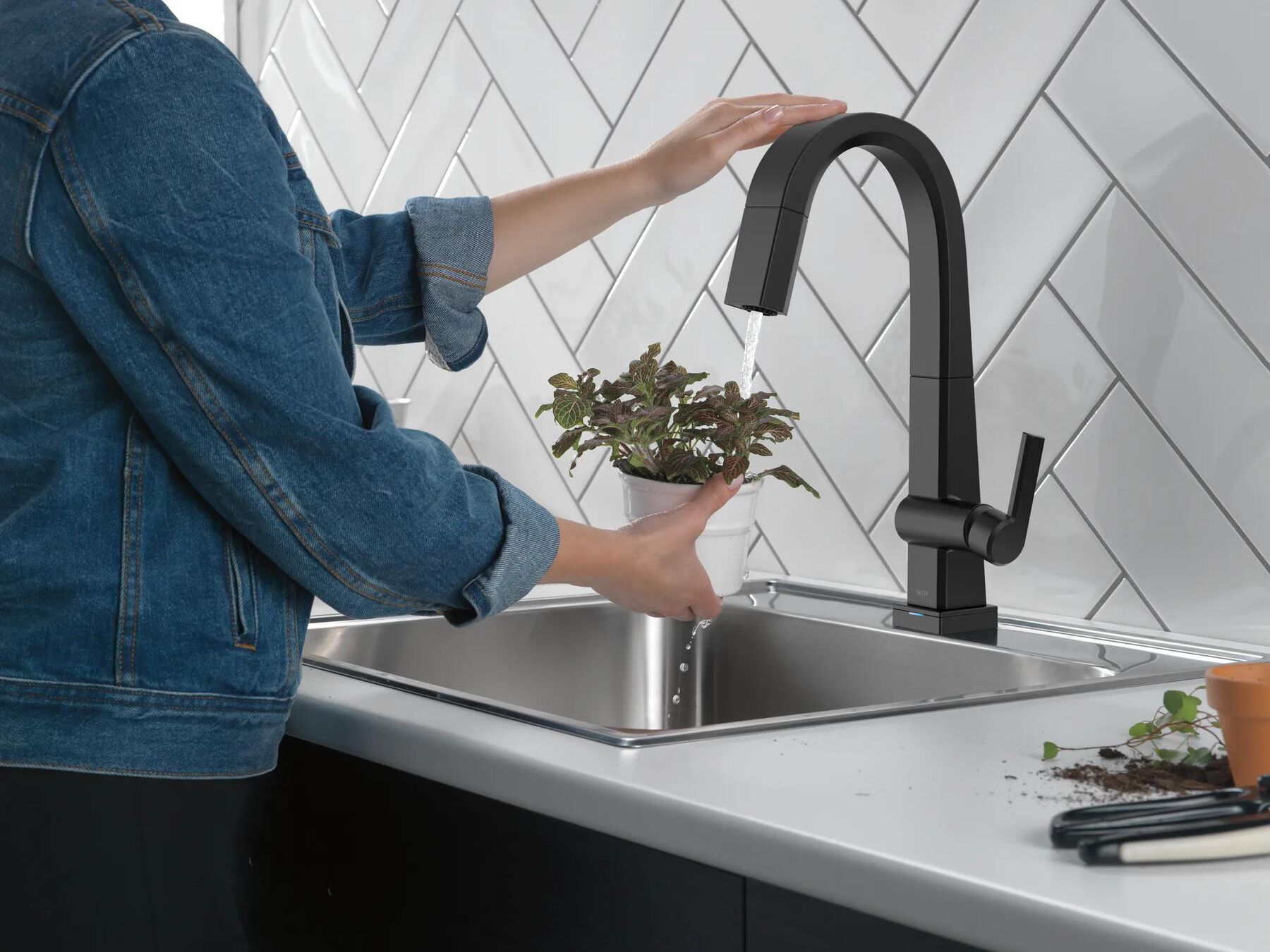 Single Handle Pull-Down Bar / Prep Faucet With Touch2O&reg; Technology