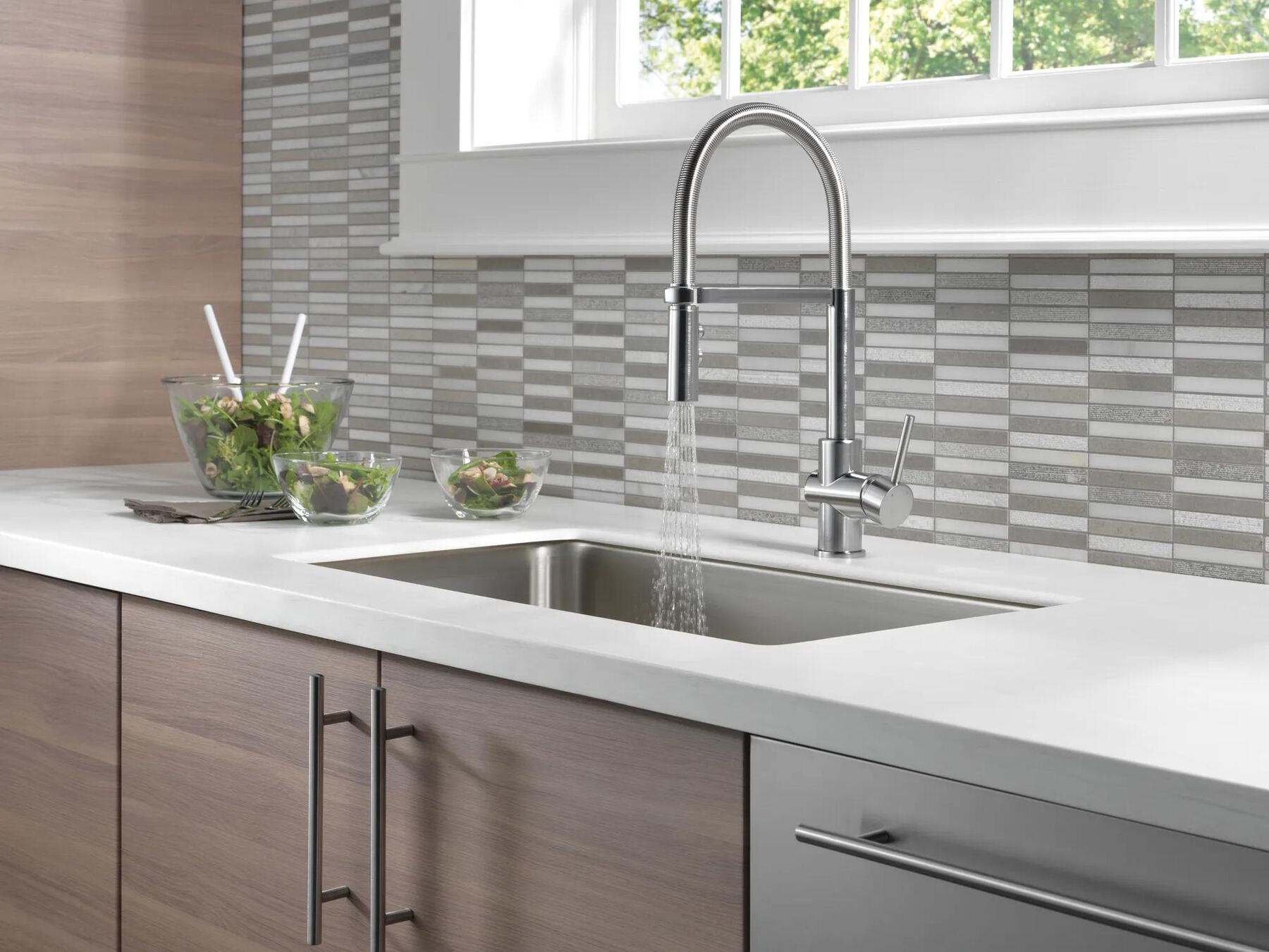 Single Handle Pull-Down Kitchen Faucet (Recertified)