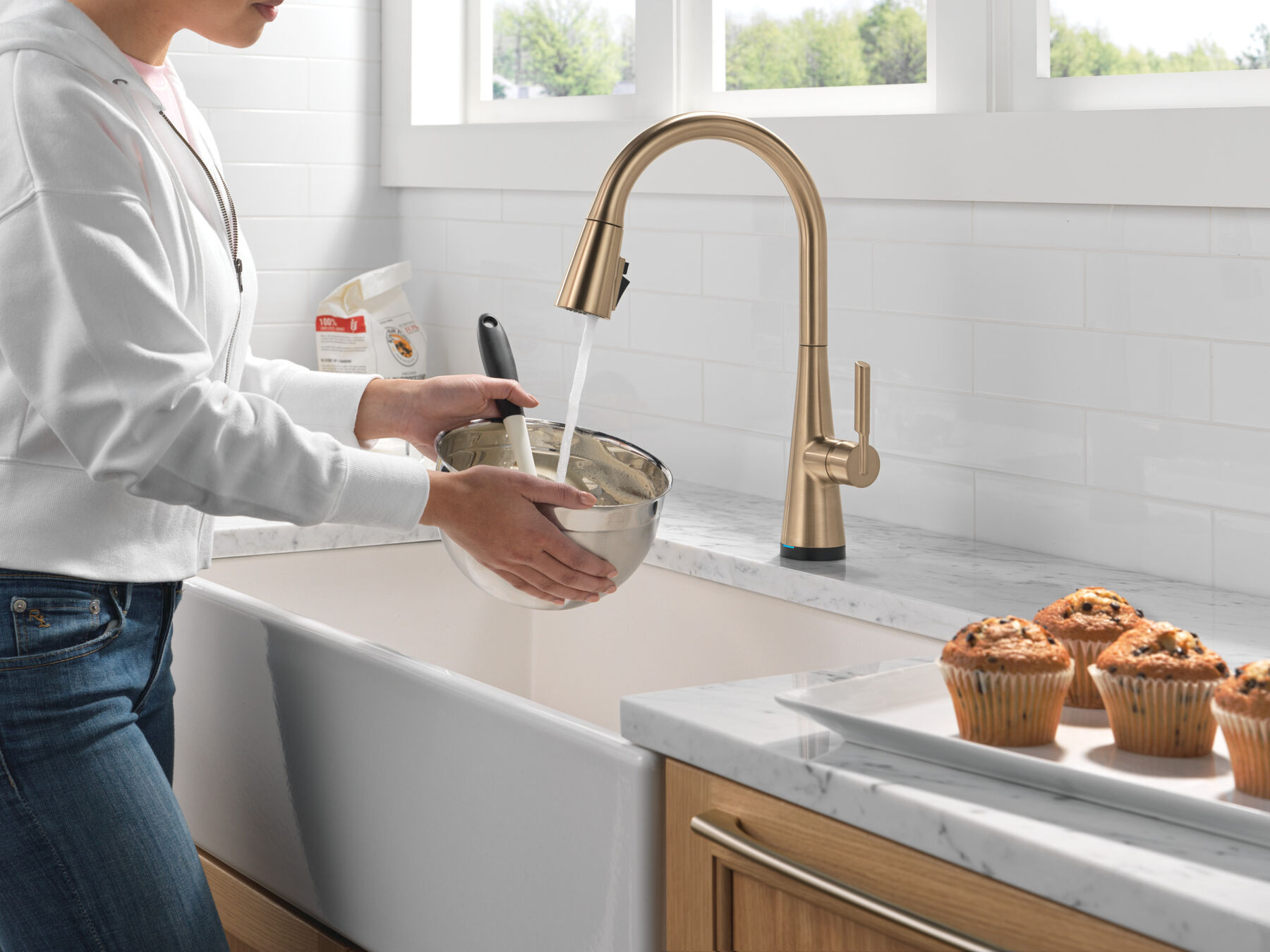 Single Handle Pull-Down Touch<sub>2</sub>O&reg; Technology Kitchen Faucet with Touchless Technology