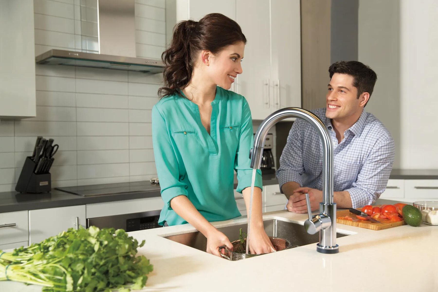 Single Handle Pull-Down Kitchen Faucet with Touch<sub>2</sub>O&reg; Technology