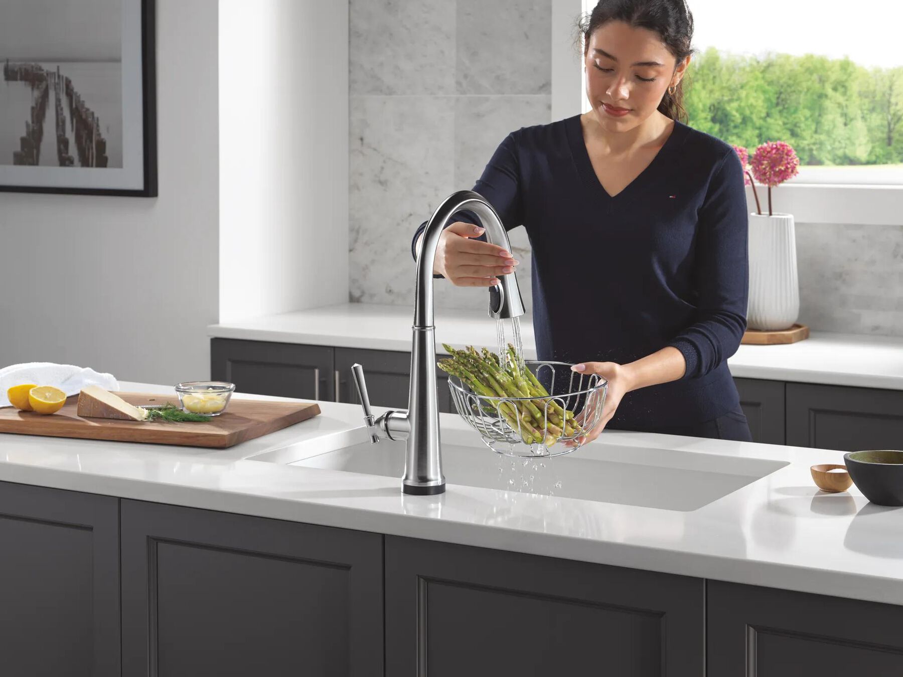 Touch<sub>2</sub>O&reg; Technology Kitchen Faucet with Touchless Technology