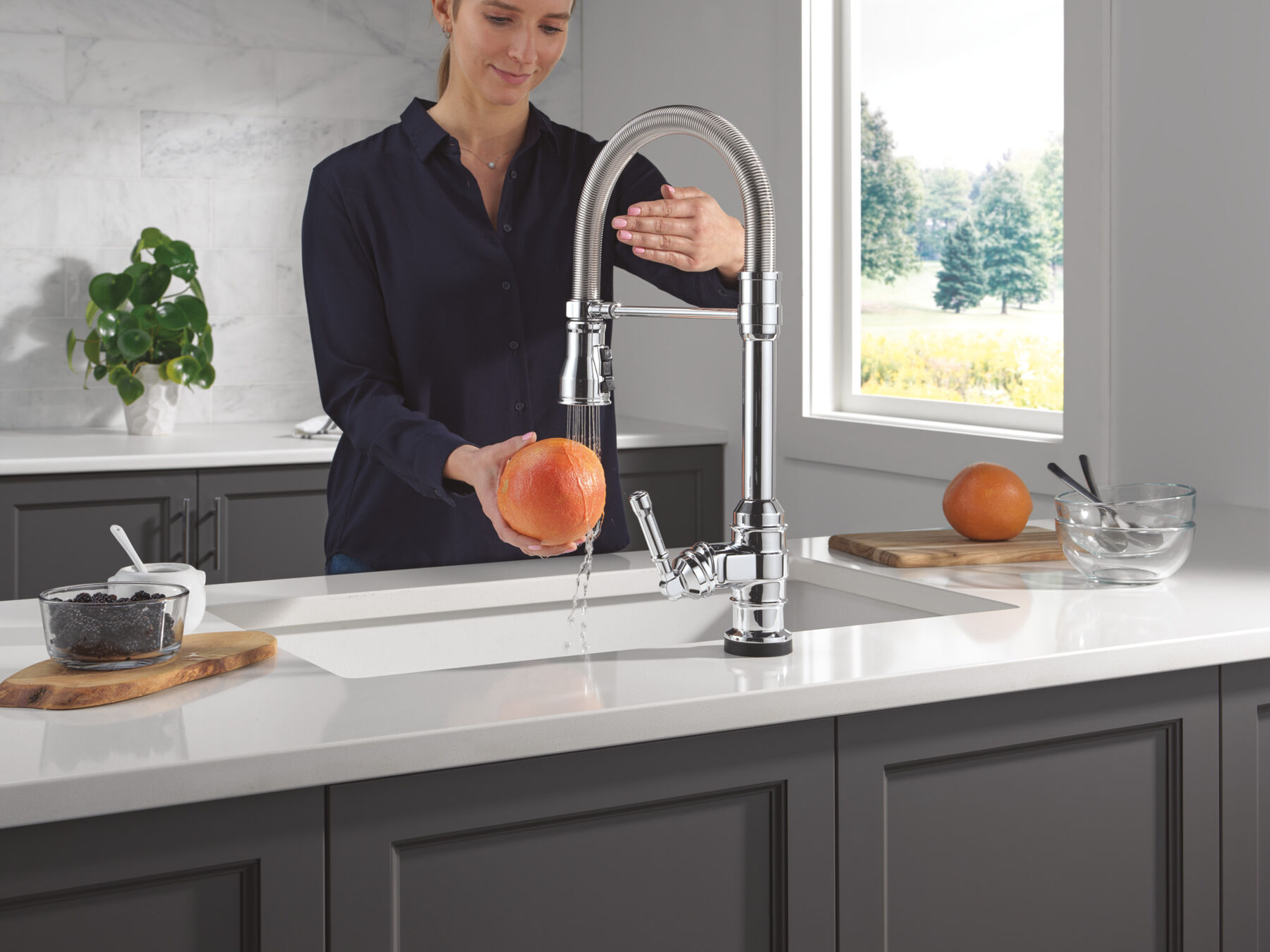 Touch<sub>2</sub>O&reg; Technology Kitchen Faucet with Touchless Technology