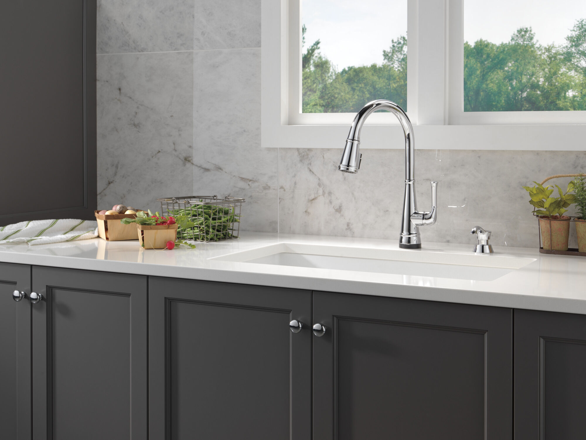 Single Handle Pull-Down Kitchen Faucet with Touch2O® Technology