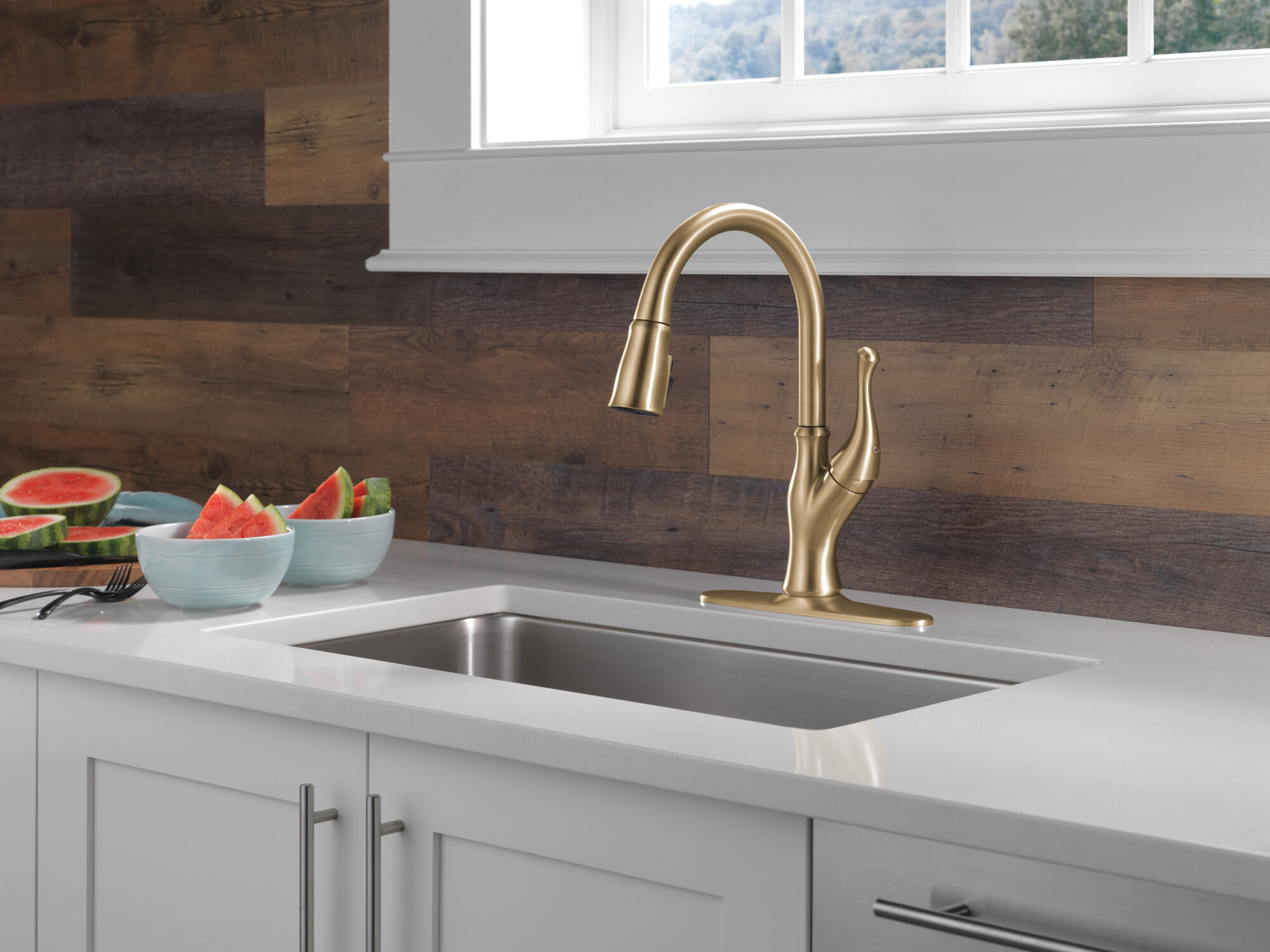 Single-Handle Pull-Down Kitchen Faucet in Champagne Bronze 19888Z
