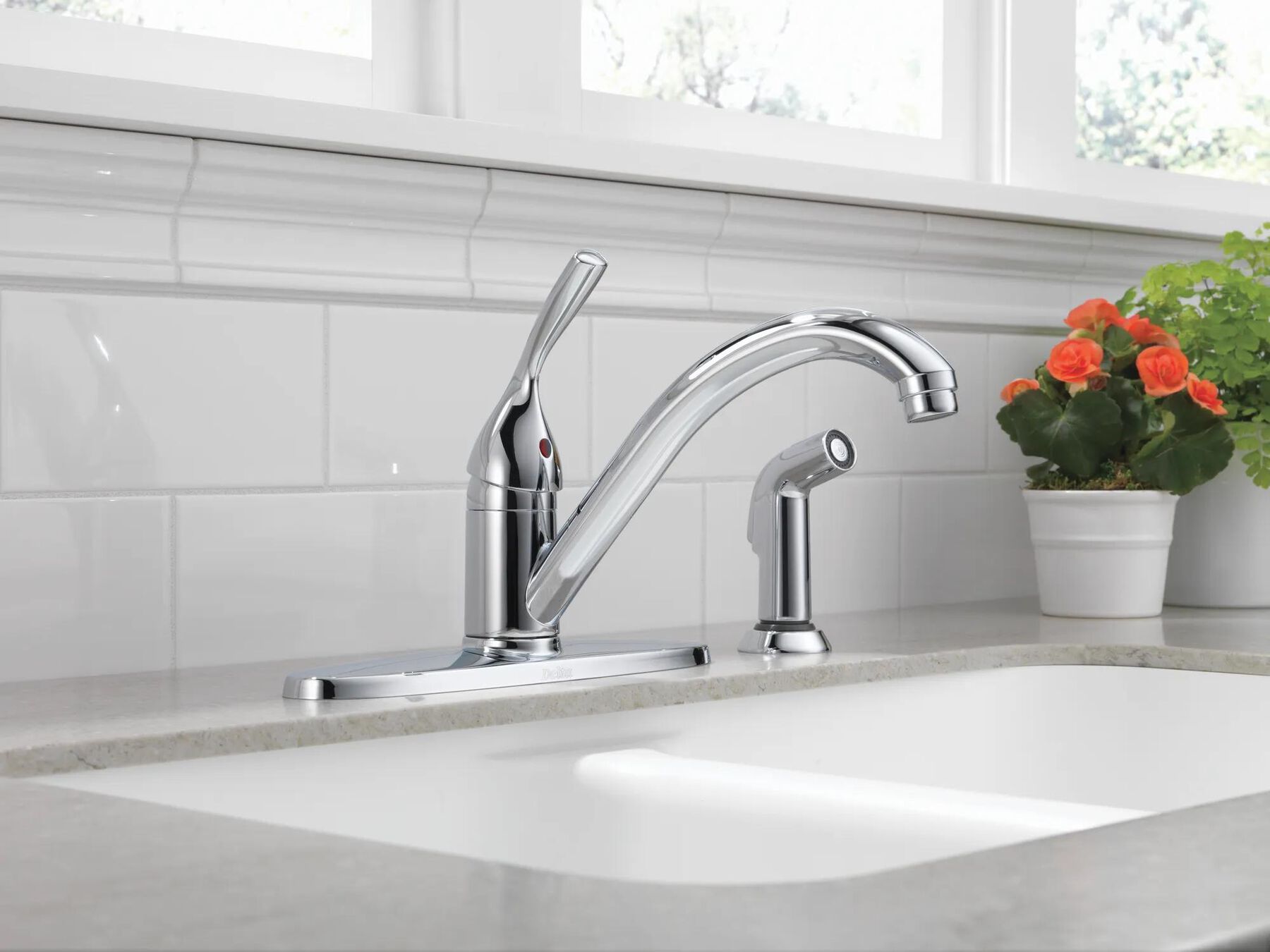 Single Handle Kitchen Faucet with Spray (Recertified)