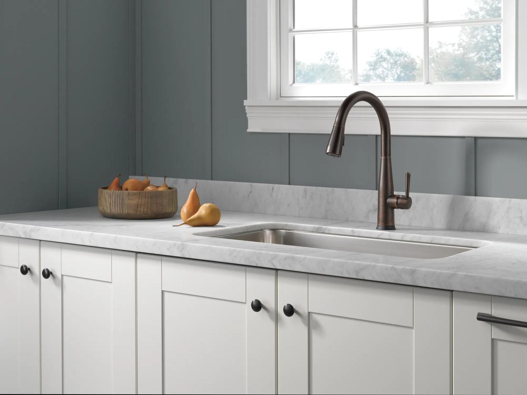 Single Handle Pull-Down Kitchen Faucet with Touch<sub>2</sub>O&reg; Technology