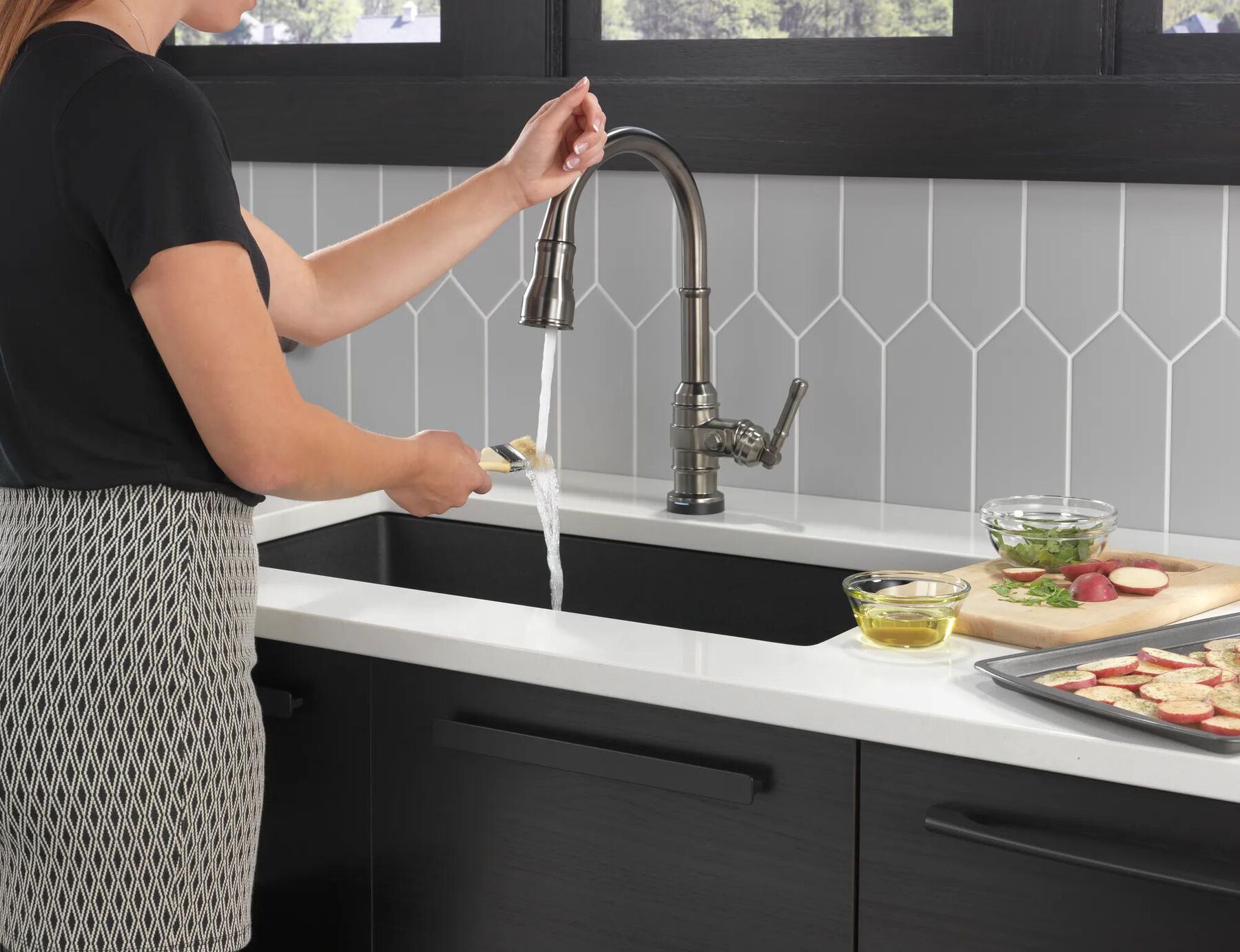 Single Handle Pull-Down Kitchen Faucet With Touch<sub>2</sub>O&reg;  Technology