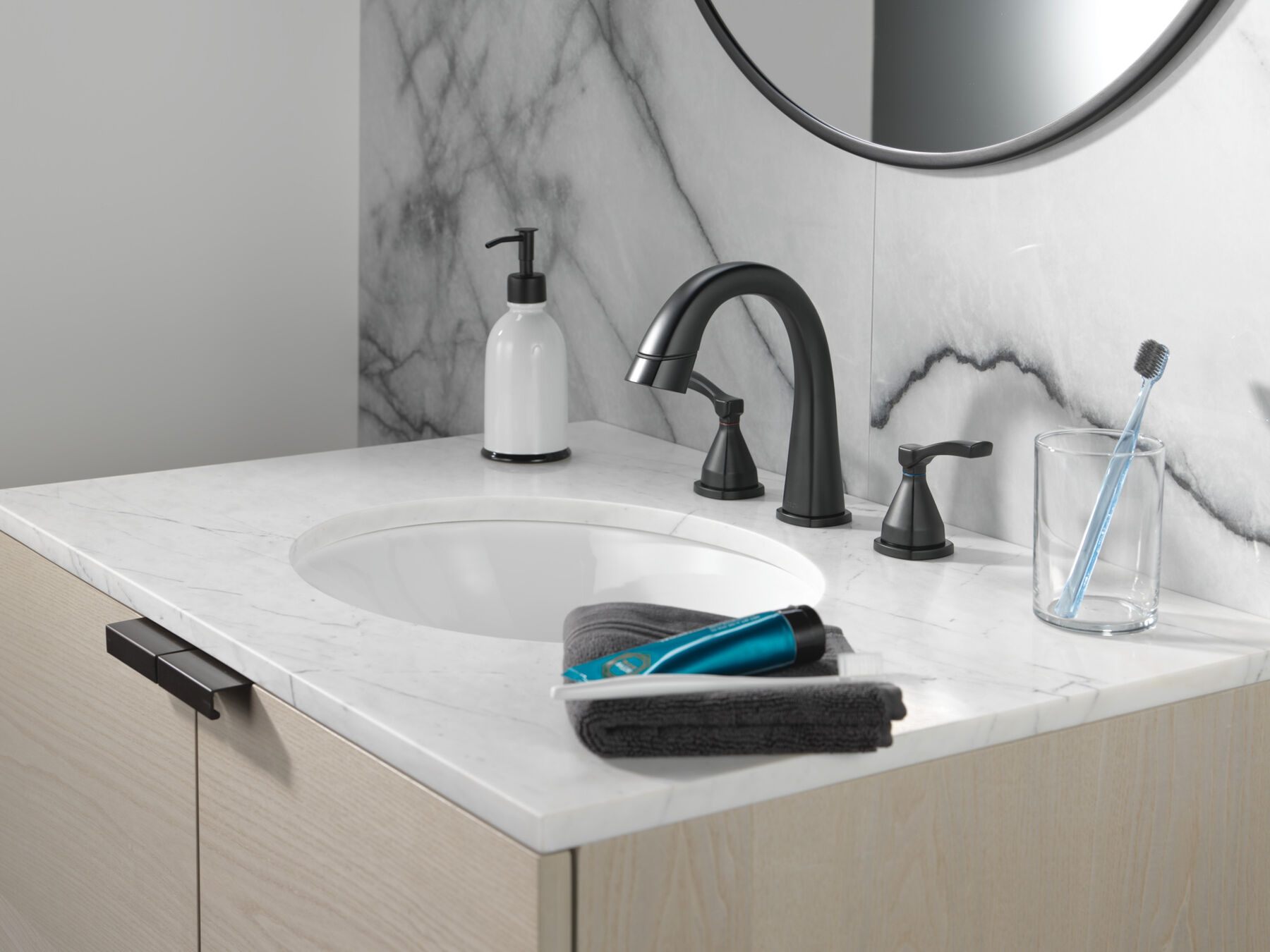 Two Handle Widespread Pull Down Bathroom Faucet