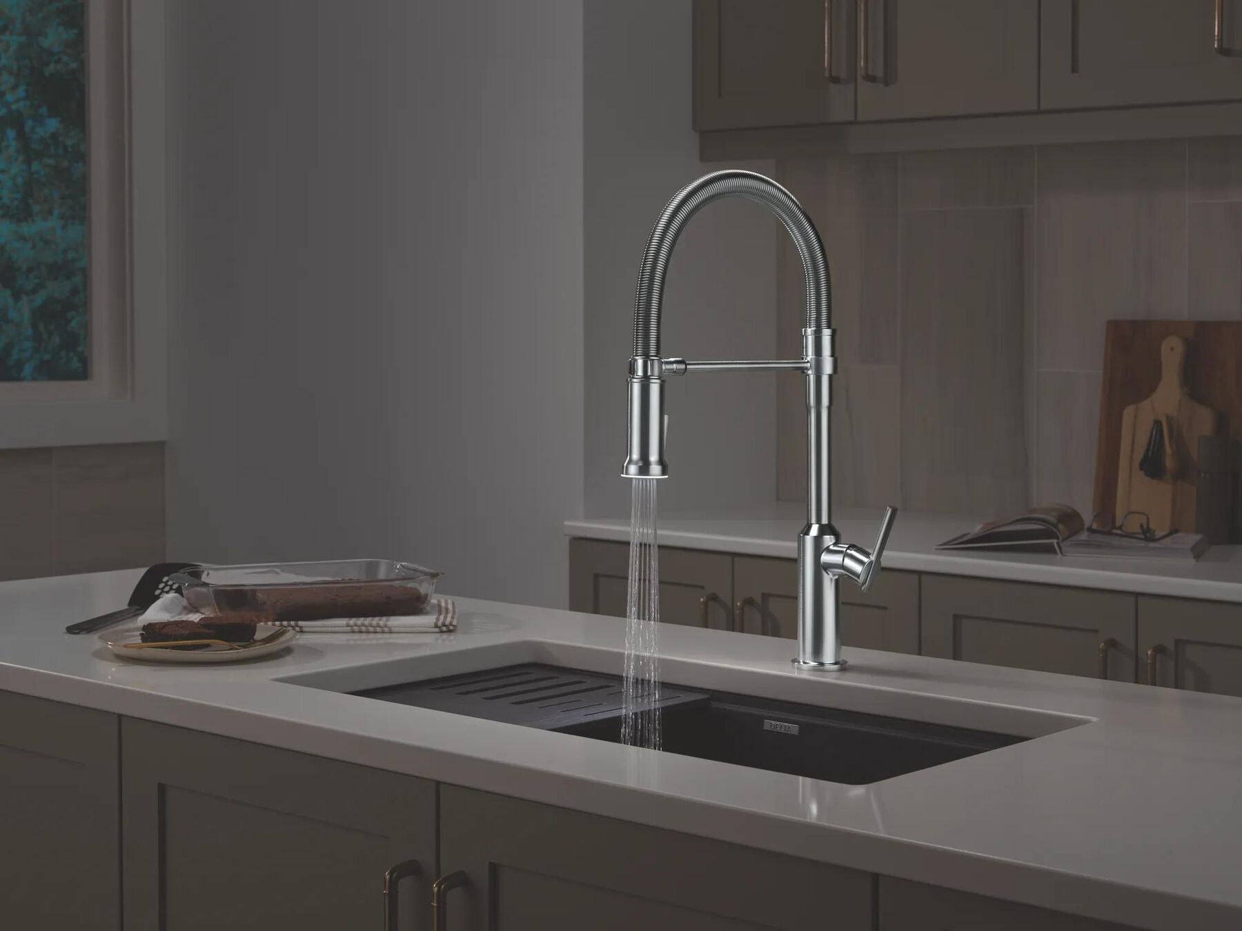 Single Handle Pull-Down Kitchen Faucet With Spring Spout