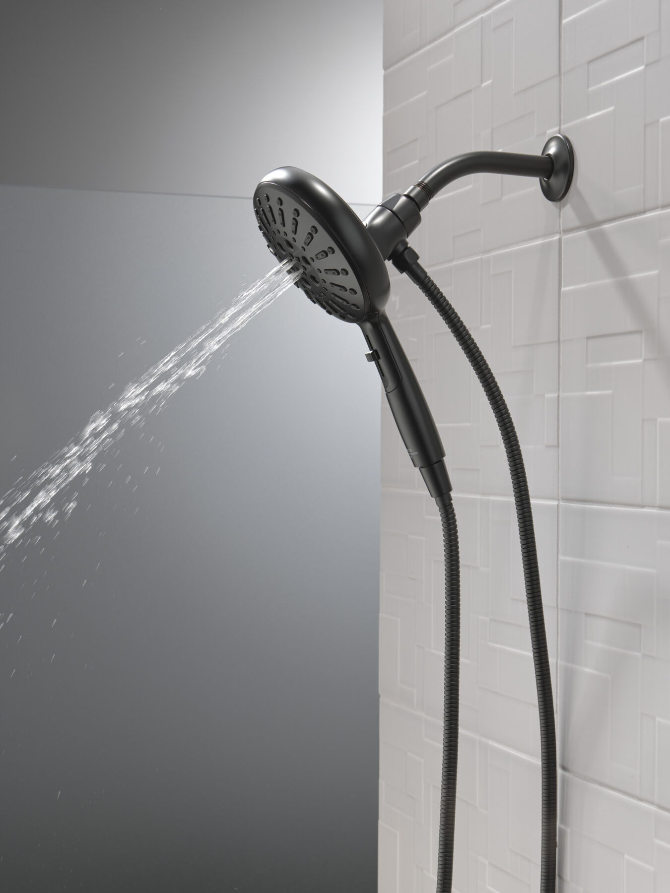 7-Setting SureDock&reg; Magnetic Hand Shower