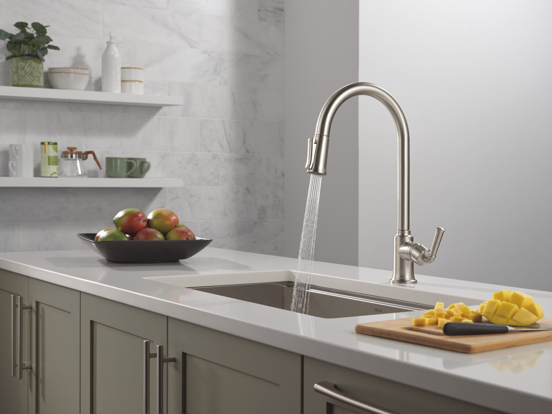 Single Handle Kitchen Pull-Down Faucet