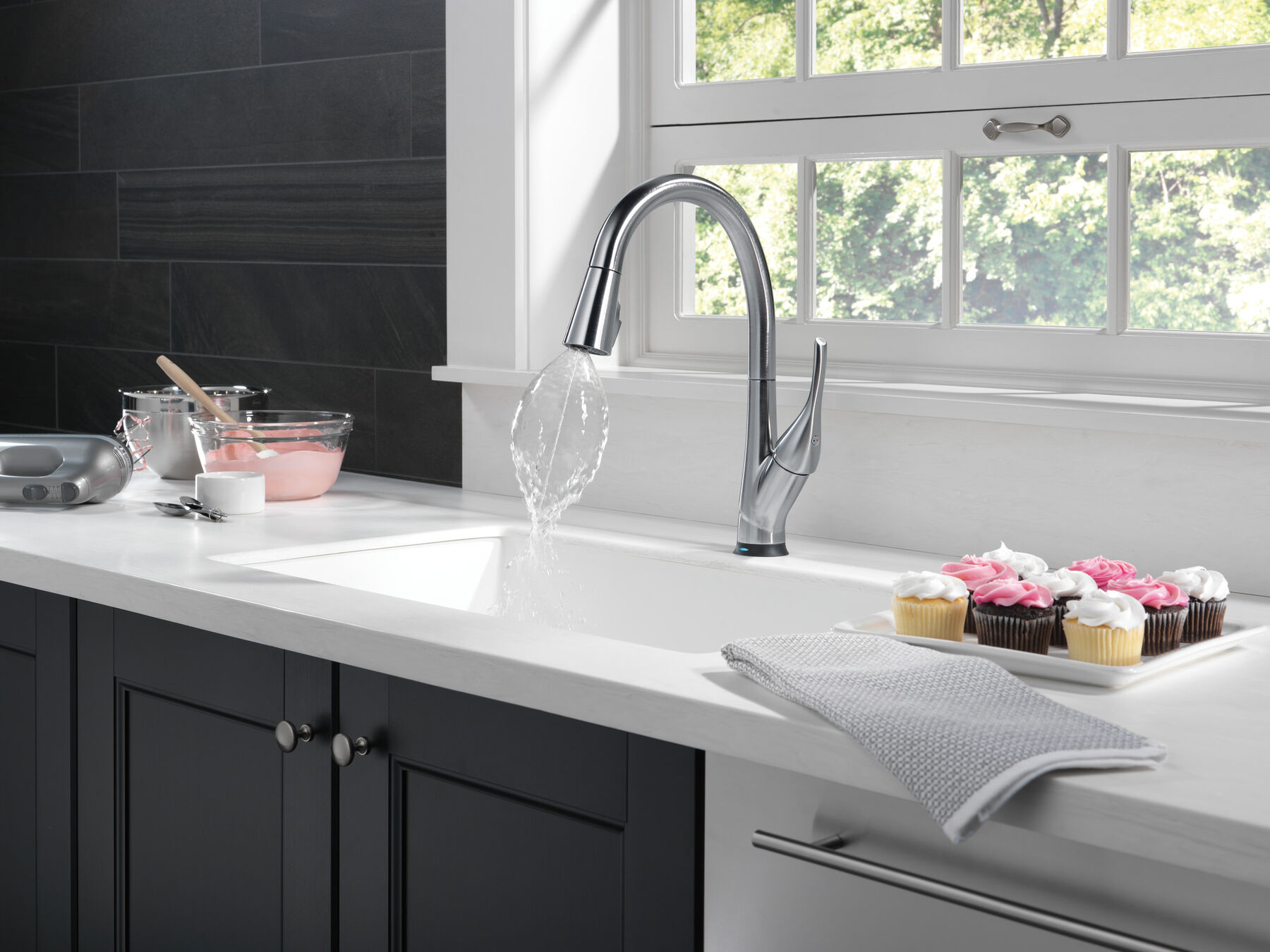 Single Handle Pull-Down Kitchen Faucet with Touch<sub>2</sub>O&reg; and ShieldSpray&reg; Technologies