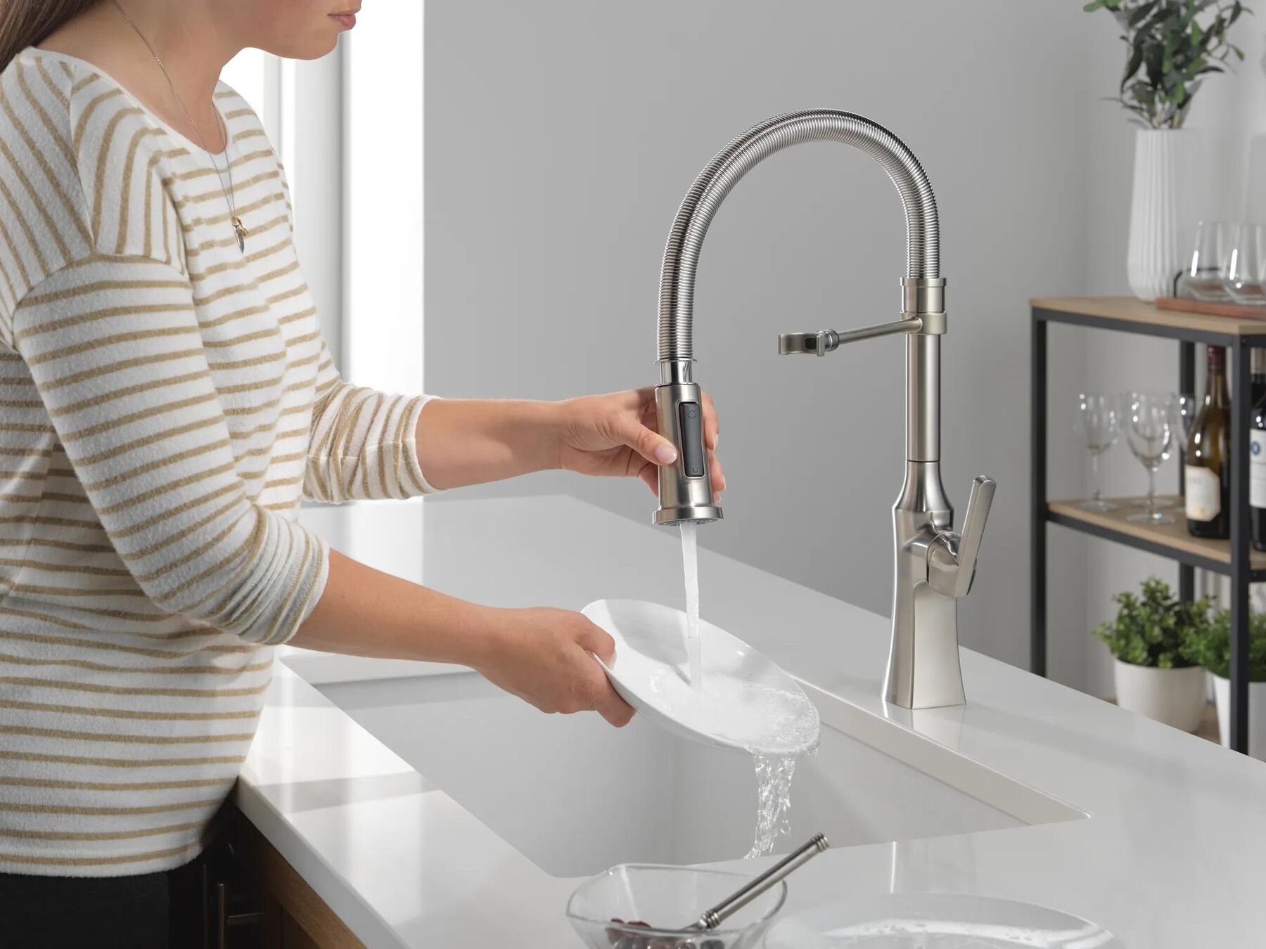 Single Handle Pull-Down Kitchen Faucet With Spring Spout