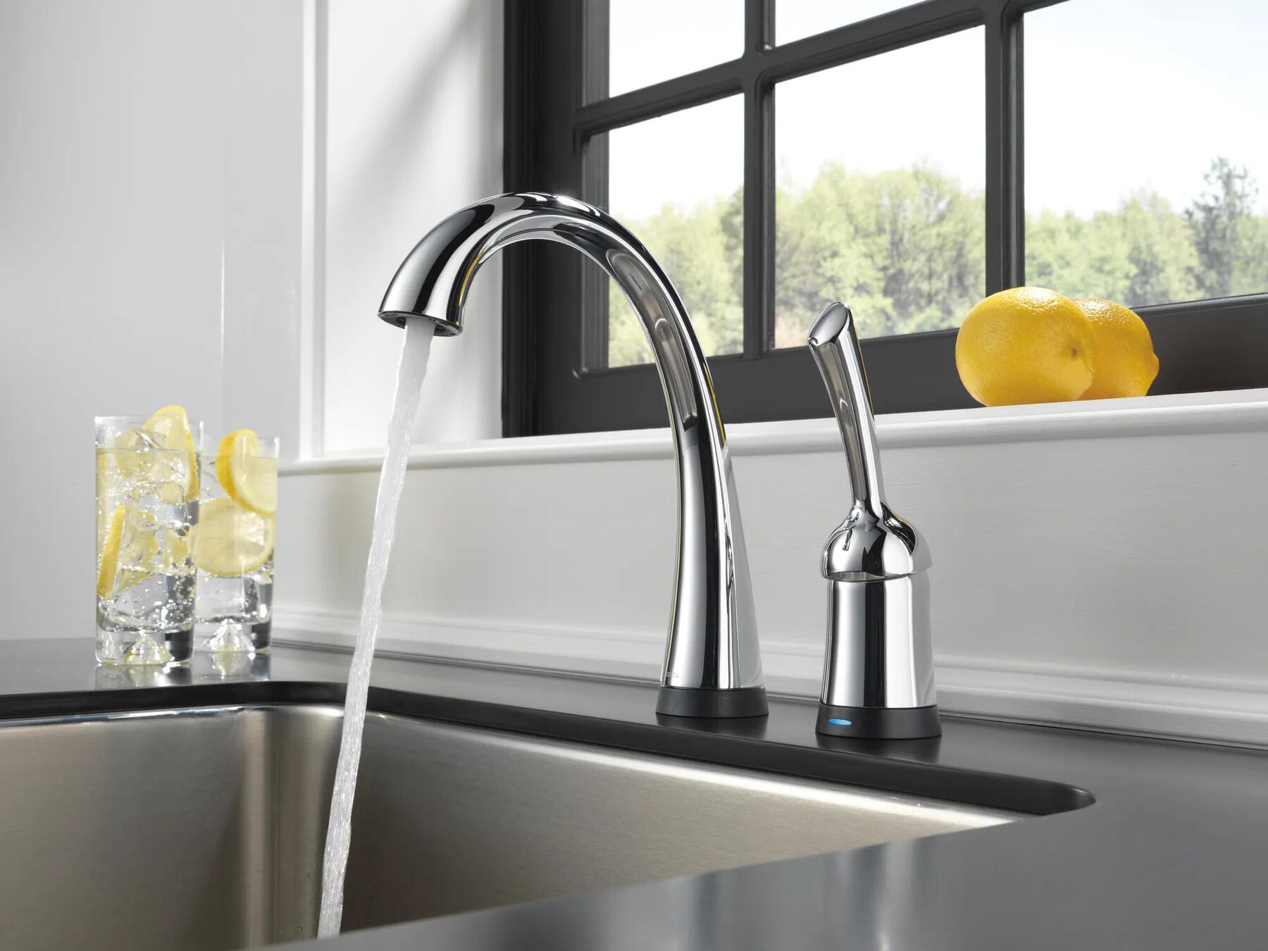 Single Handle Bar / Prep Faucet with Touch2O&reg; Technology