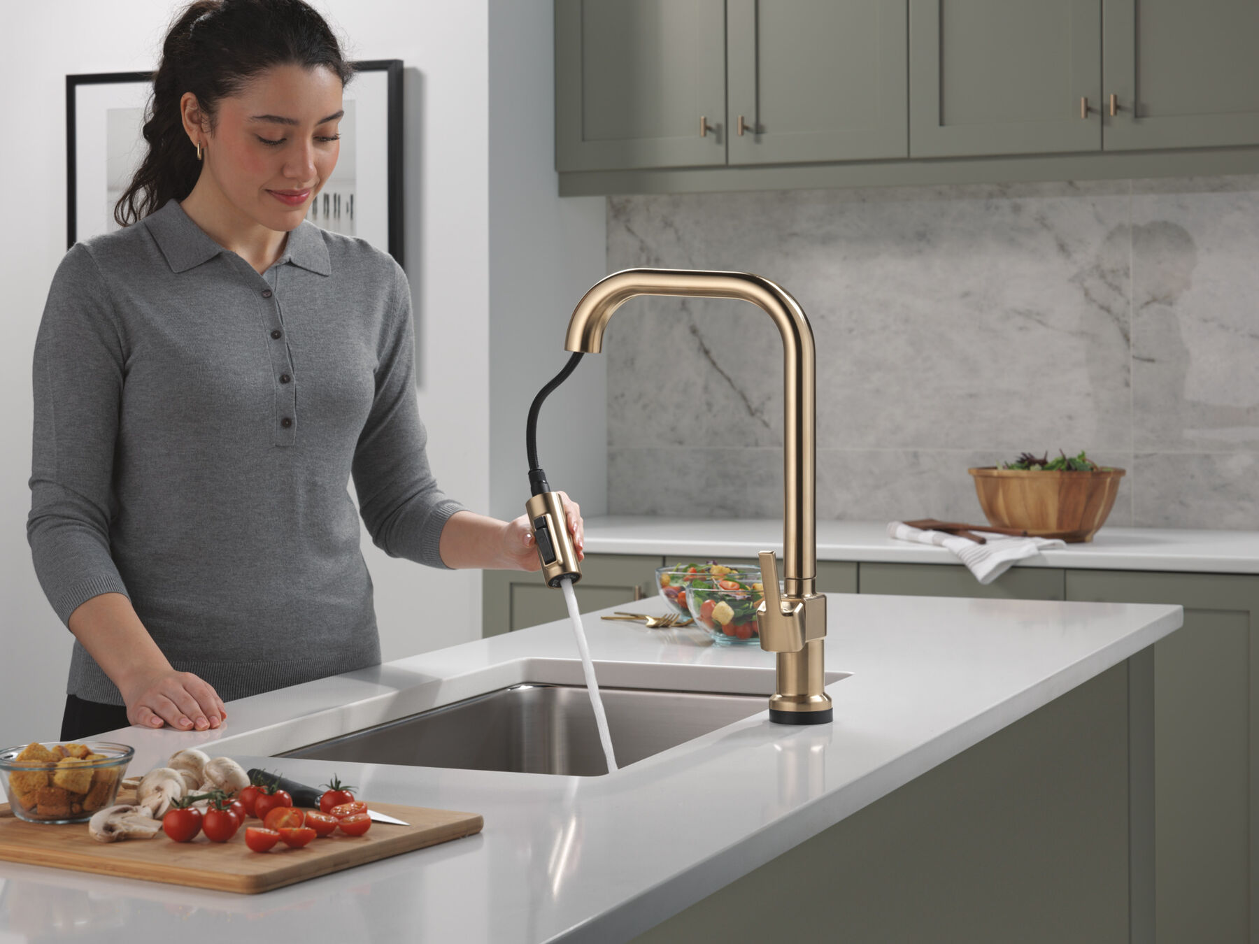 Touch2O&reg; with Touchless Technology Single Handle Pull-Down Kitchen Faucet