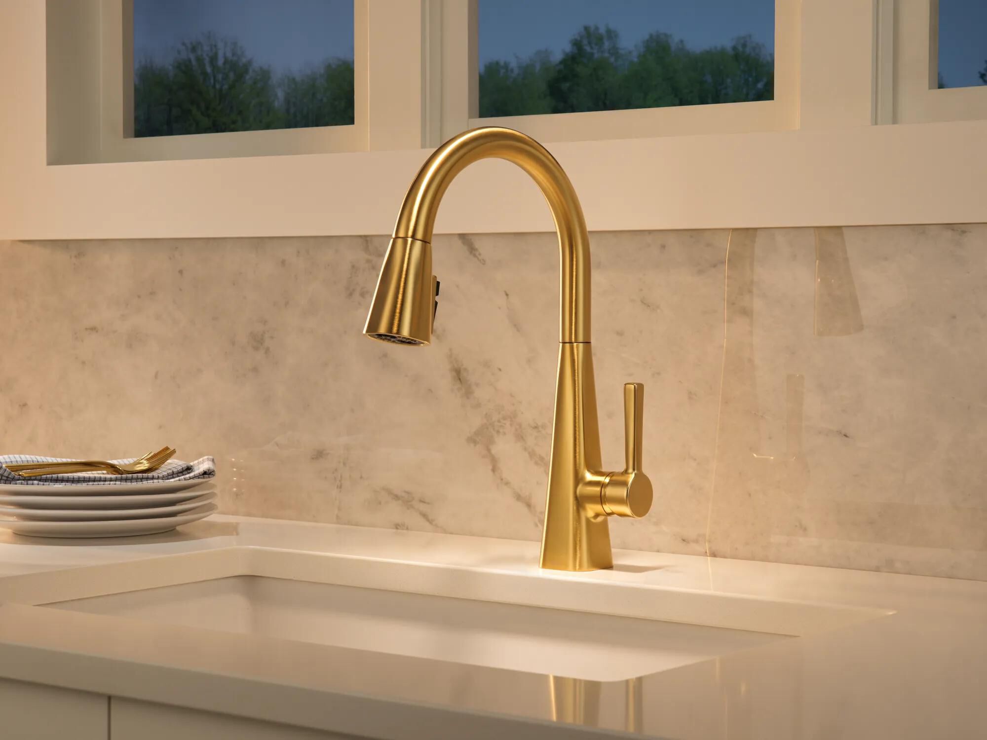 Single-Handle Pull-Down Kitchen Faucet in Brushed Gold 19802Z-GB