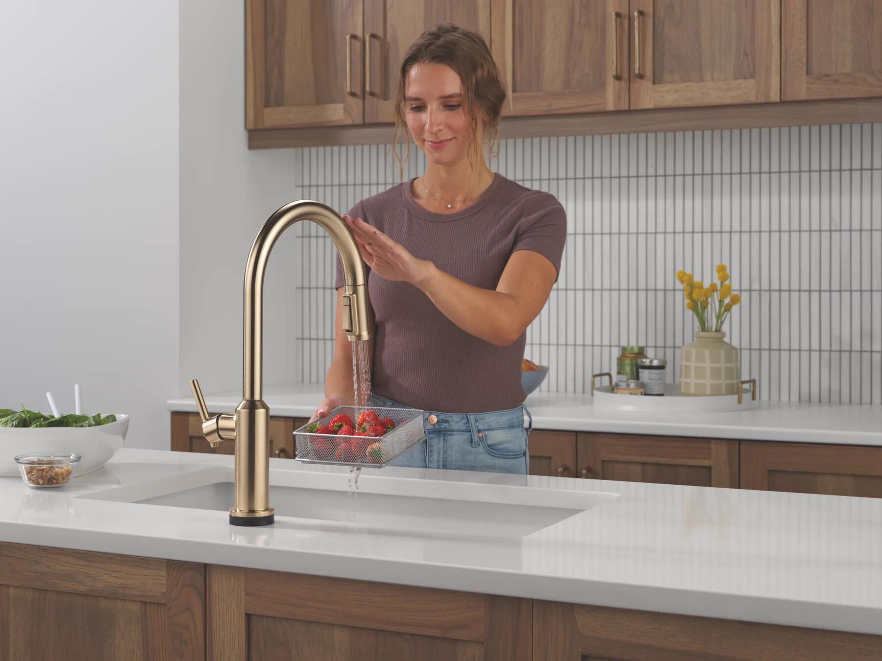 Touch2O&reg; Technology Kitchen Faucet with Touchless Technology