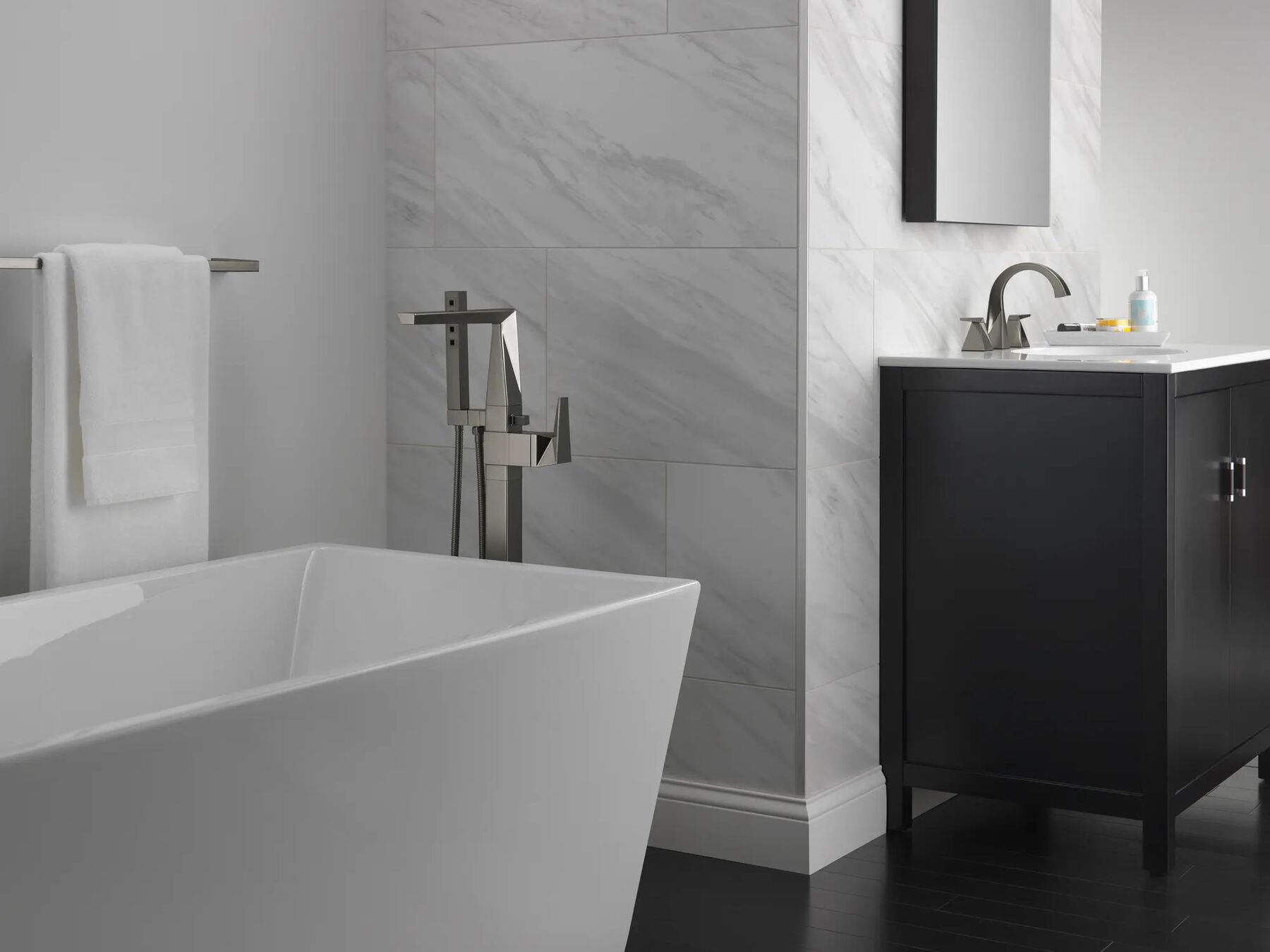 Single Handle Floor Mount Tub Filler Trim