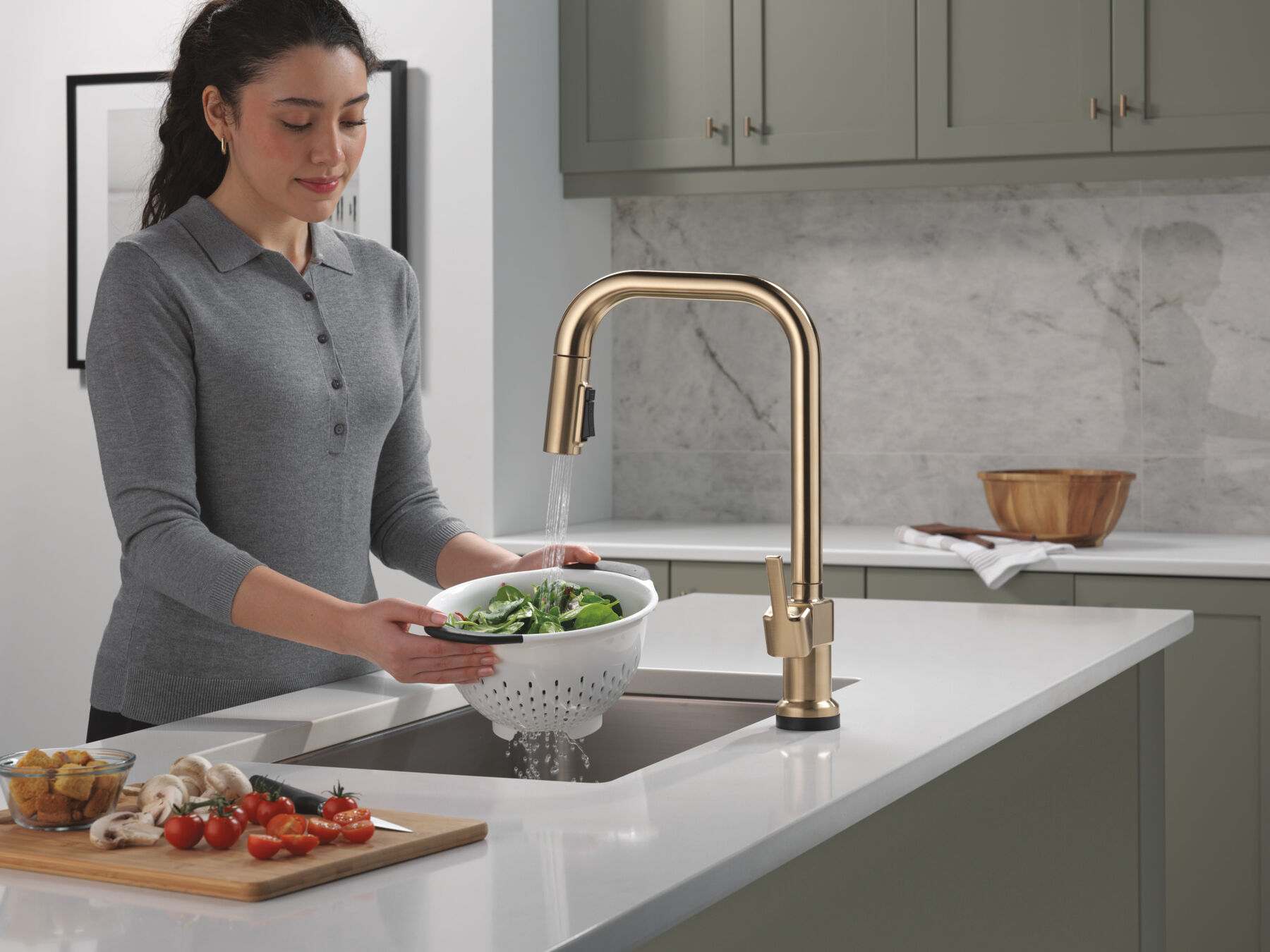 Touch2O&reg; with Touchless Technology Single Handle Pull-Down Kitchen Faucet