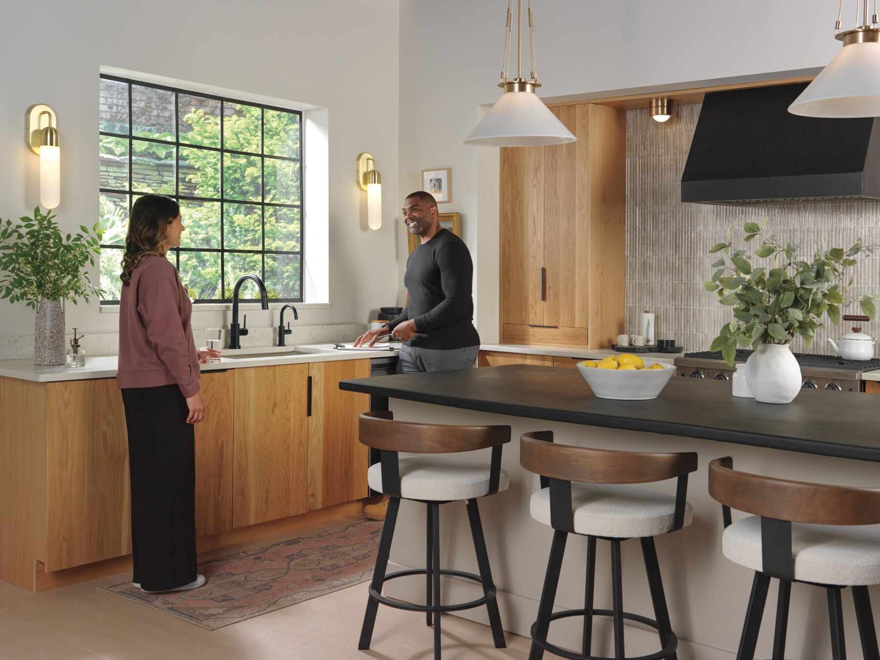 Touch<sub>2</sub>O&reg; Technology Kitchen Faucet with Touchless Technology